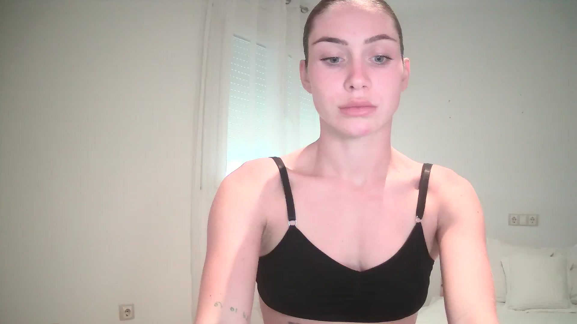 Gallery image thumbnail from English_Lola's myfreecams stream on, 11/07/2024, 10:26 image 16 of 20