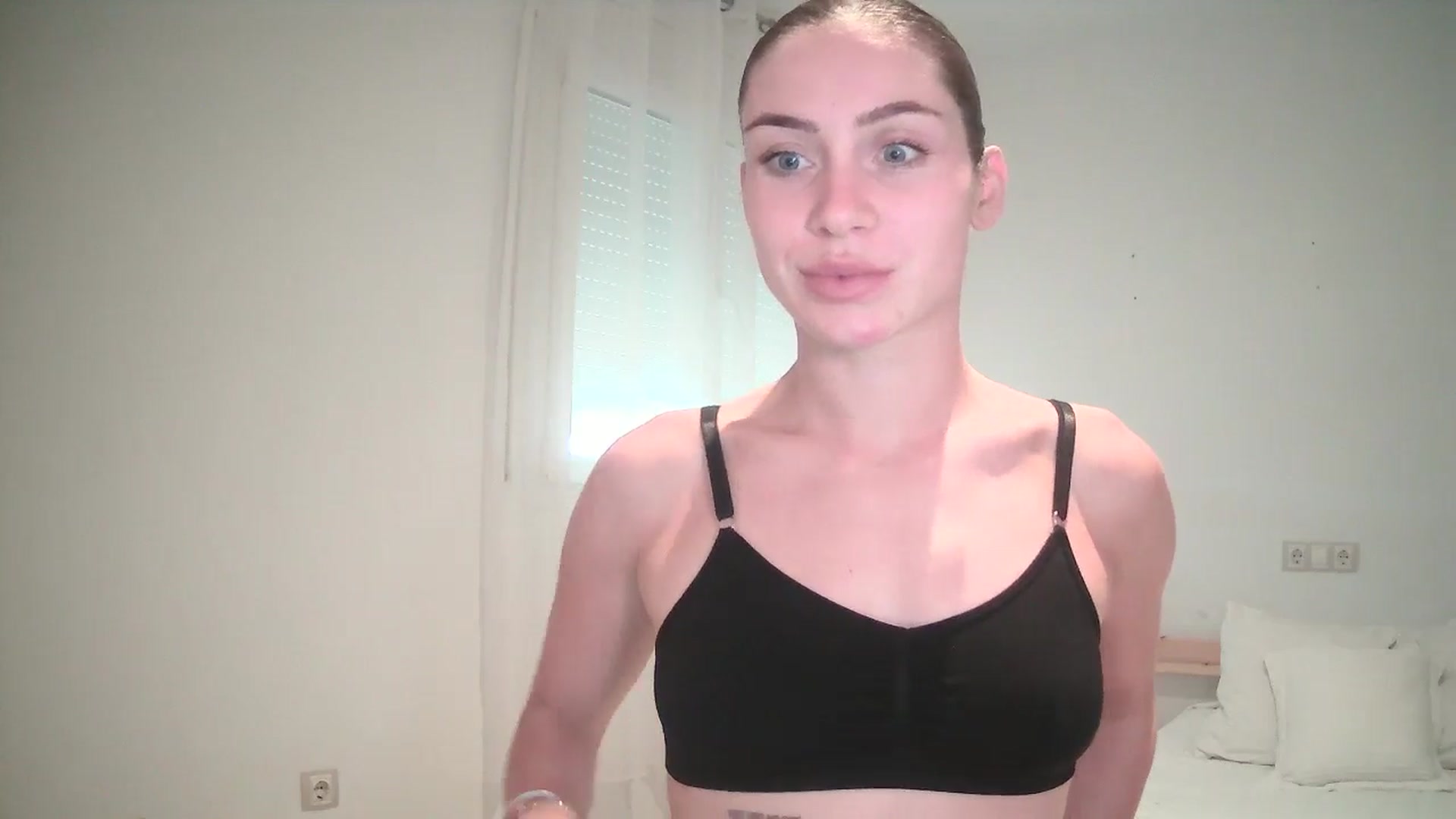 Gallery image thumbnail from English_Lola's myfreecams stream on, 11/07/2024, 10:26 image 17 of 20