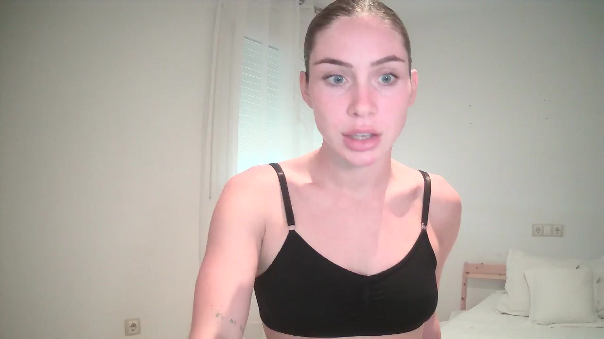 Gallery image thumbnail from English_Lola's myfreecams stream on, 11/07/2024, 10:26 image 18 of 20
