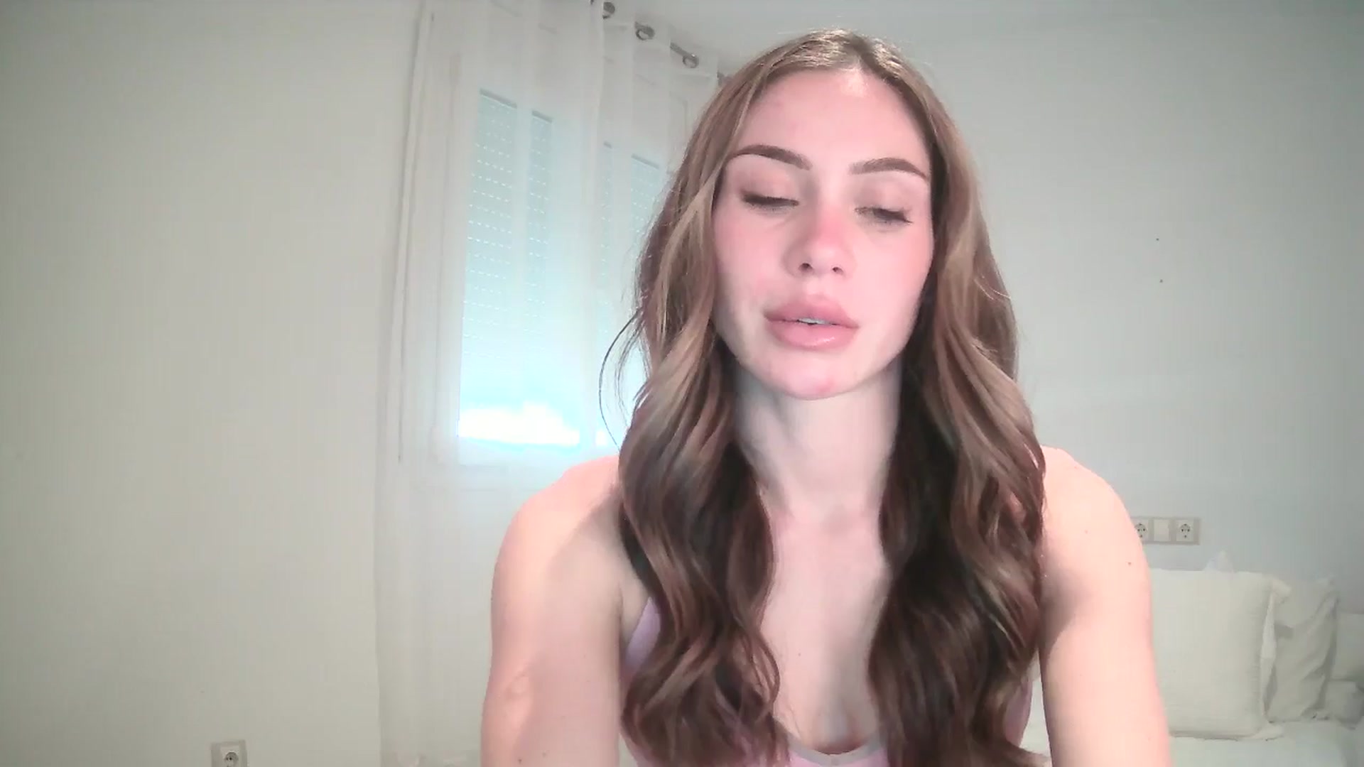 Gallery image thumbnail from English_Lola's myfreecams stream on, 11/10/2024, 09:36 image 16 of 20