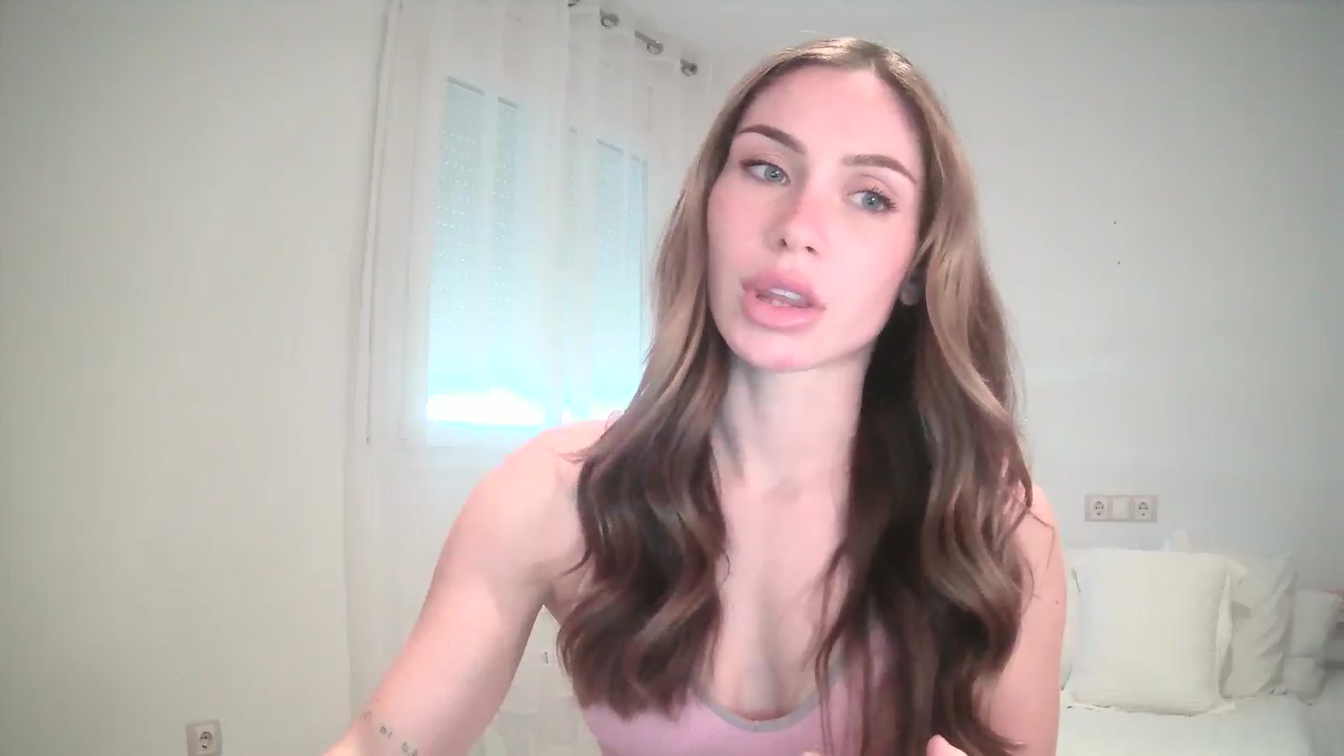 Gallery image thumbnail from English_Lola's myfreecams stream on, 11/10/2024, 10:30 image 8 of 20