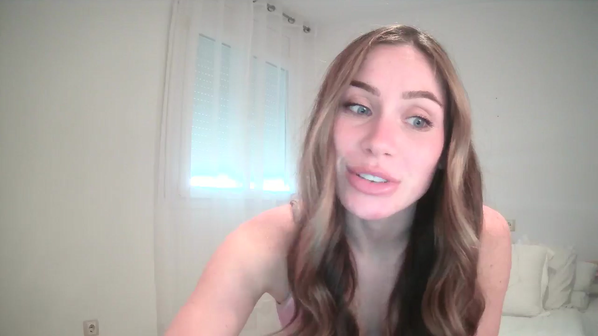 Gallery image thumbnail from English_Lola's myfreecams stream on, 11/10/2024, 10:30 image 16 of 20