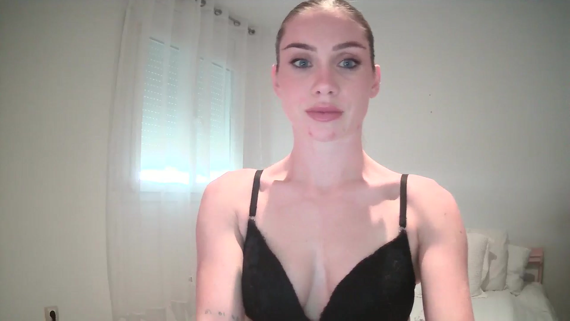 Gallery image thumbnail from English_Lola's myfreecams stream on, 11/11/2024, 14:51 image 11 of 20