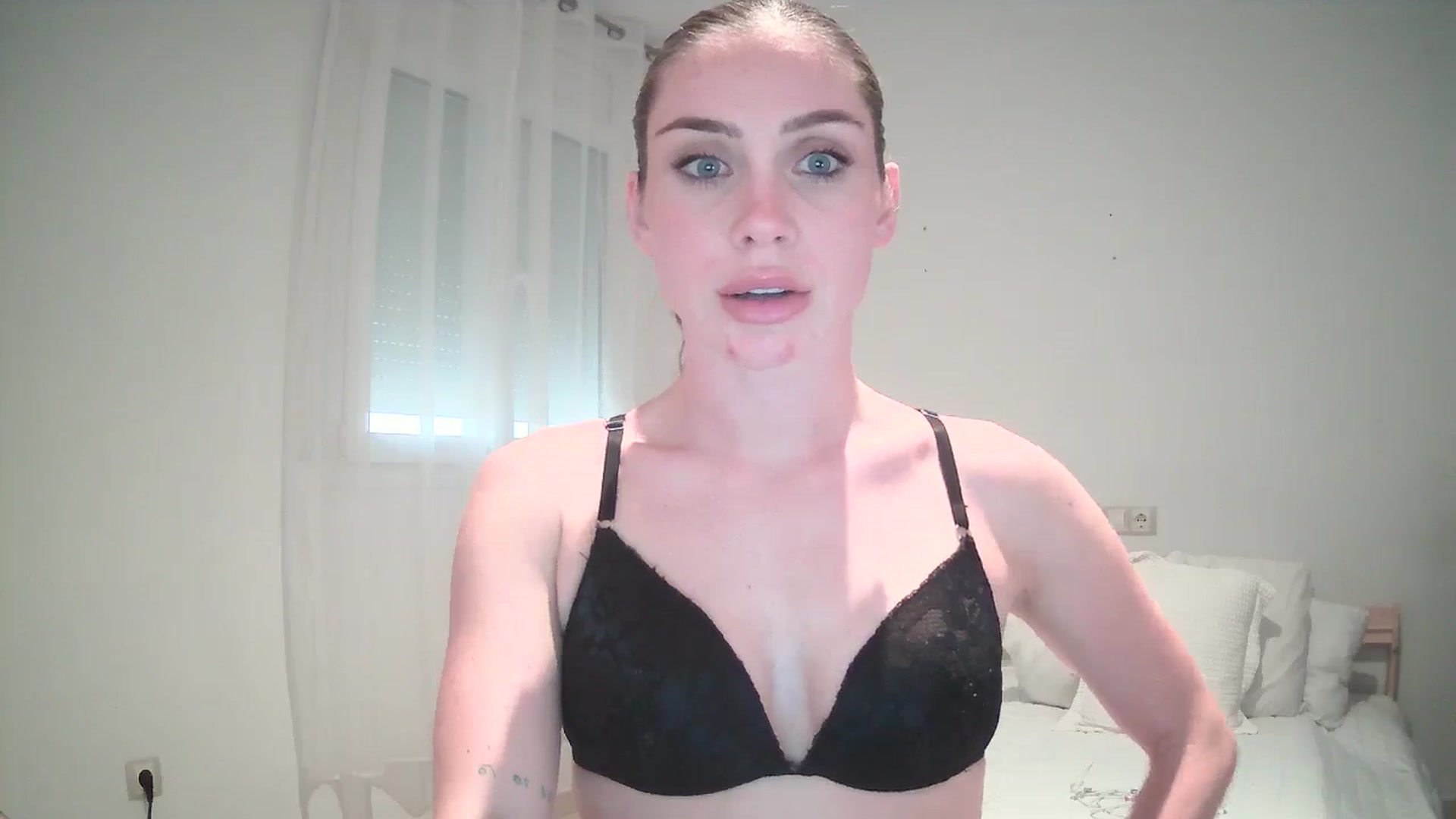 Gallery image thumbnail from English_Lola's myfreecams stream on, 11/11/2024, 17:05 image 3 of 20