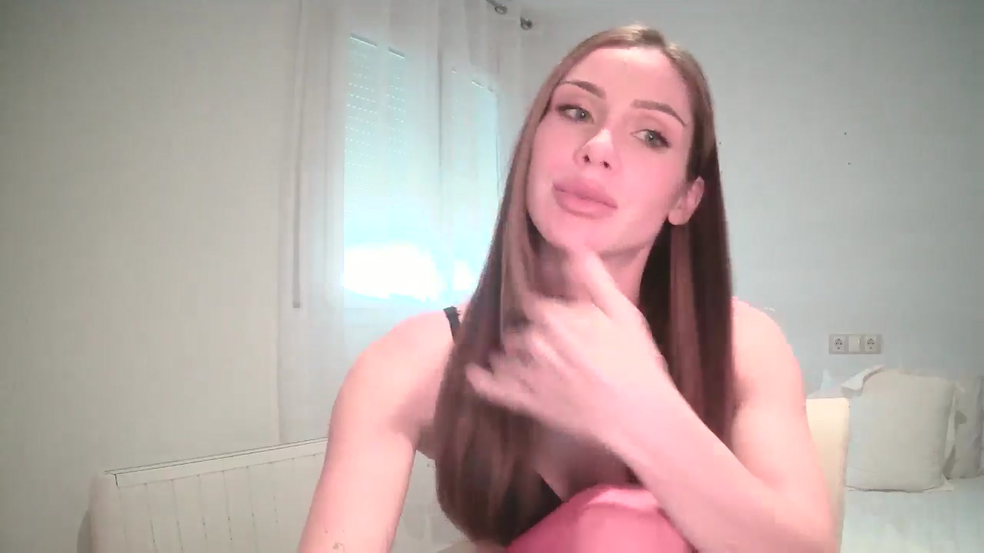Gallery image thumbnail from English_Lola's myfreecams stream on, 11/12/2024, 11:24 image 15 of 20