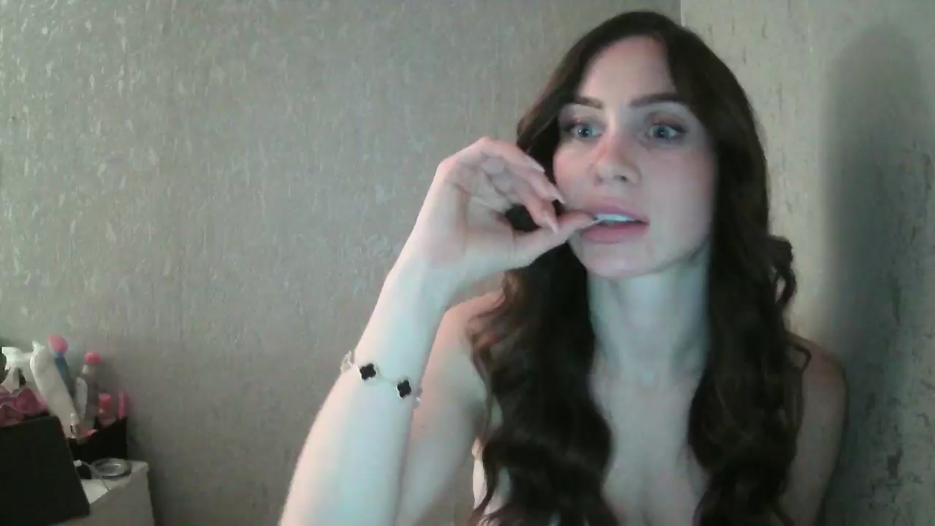 Gallery image thumbnail from English_Lola's myfreecams stream on, 12/04/2024, 22:04 image 19 of 20
