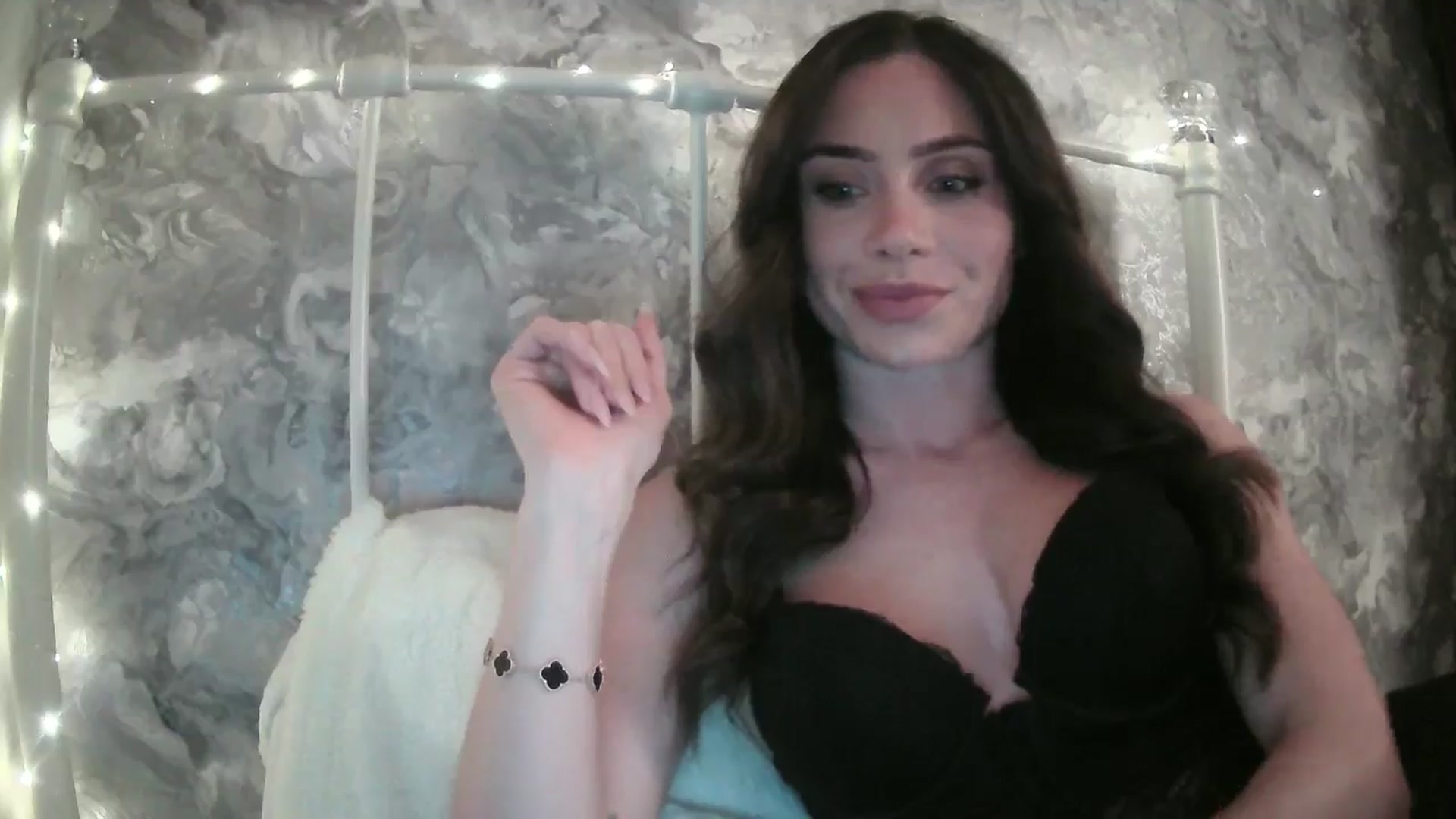 Gallery image thumbnail from English_Lola's myfreecams stream on, 12/14/2024, 19:42 image 4 of 20