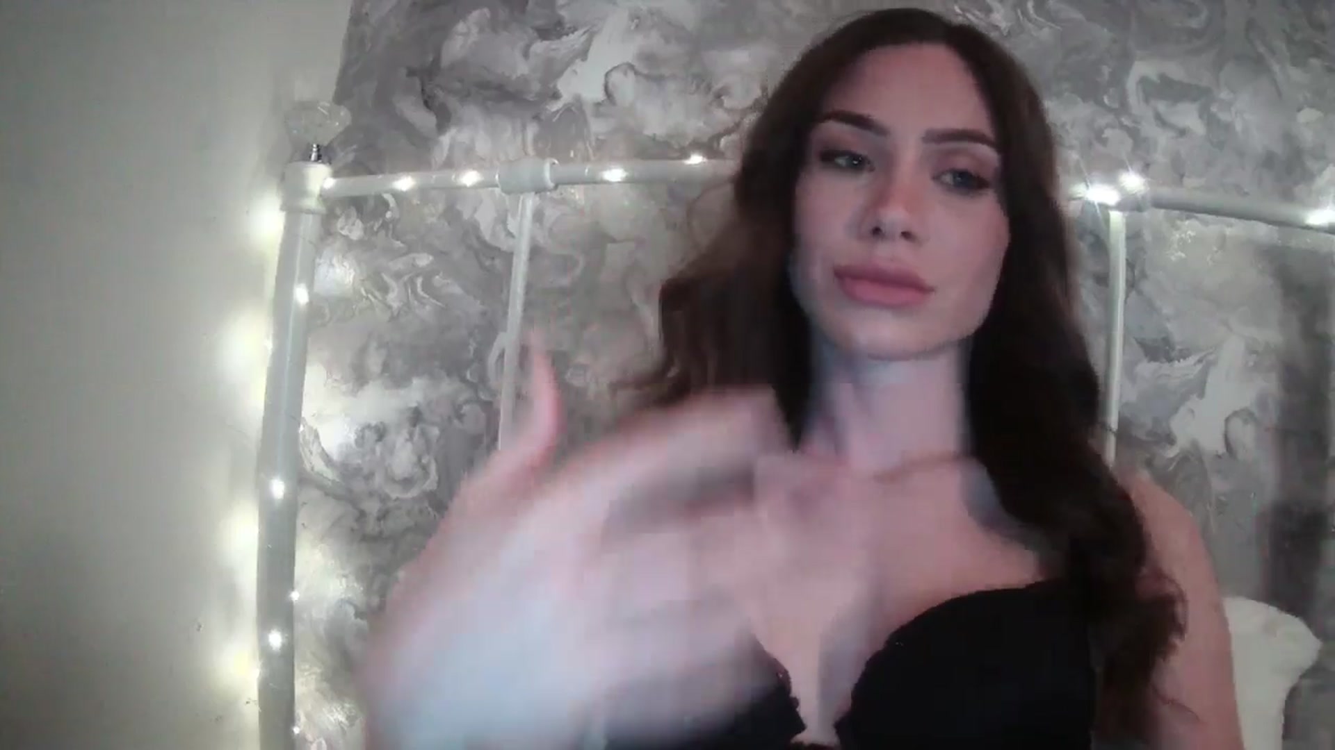 Gallery image thumbnail from English_Lola's myfreecams stream on, 12/14/2024, 19:42 image 18 of 20