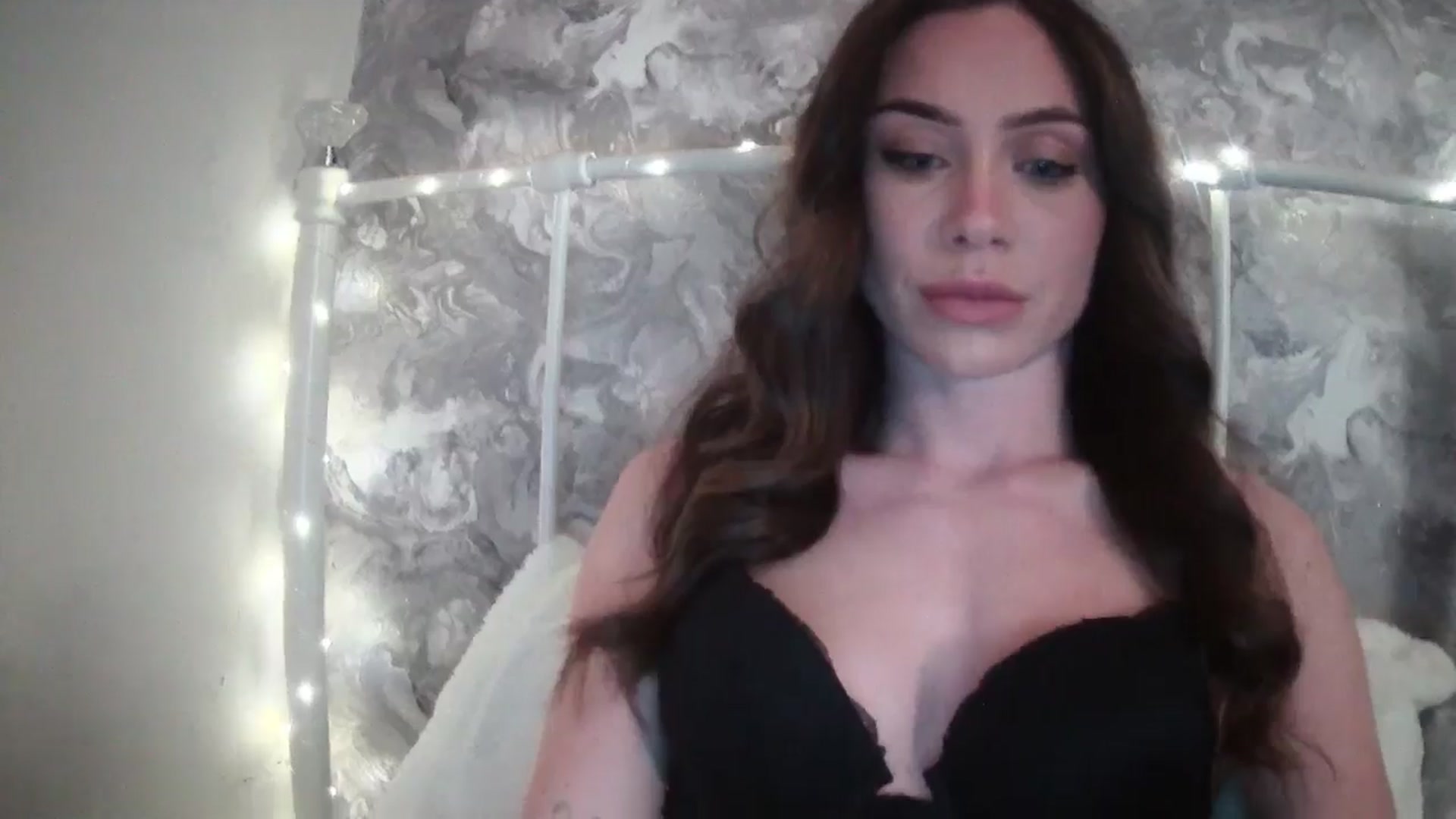 Gallery image thumbnail from English_Lola's myfreecams stream on, 12/14/2024, 19:42 image 15 of 20