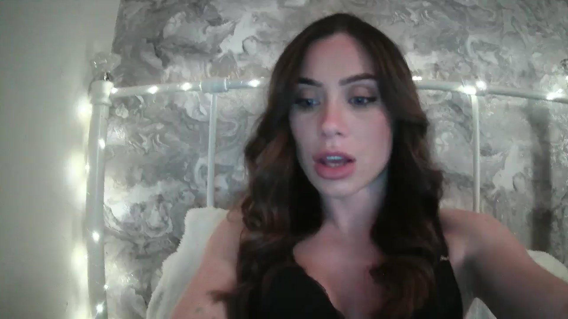 Gallery image thumbnail from English_Lola's myfreecams stream on, 12/14/2024, 21:21 image 1 of 20