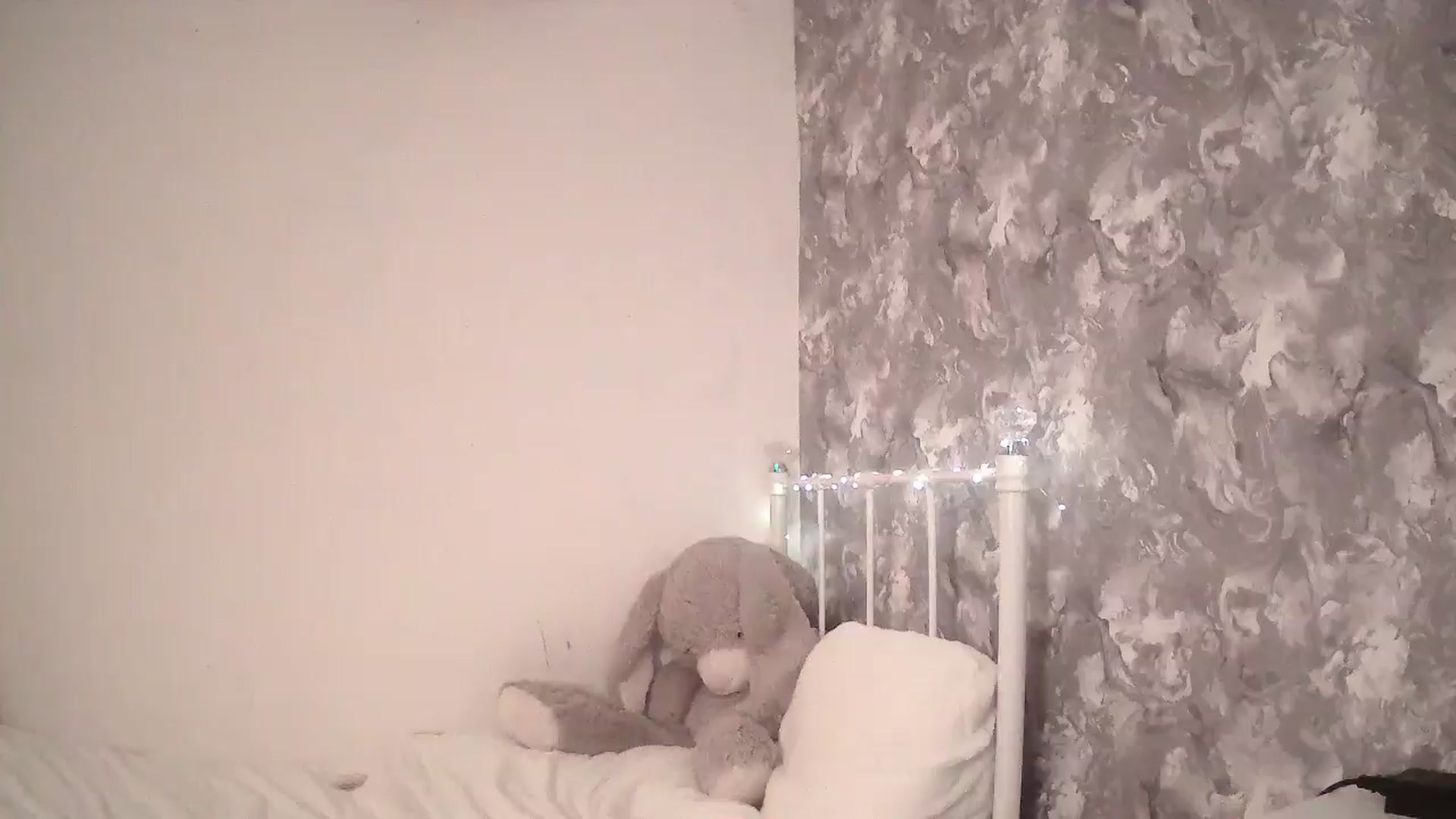 Gallery image thumbnail from English_Lola's myfreecams stream on, 12/21/2024, 20:18 image 7 of 20