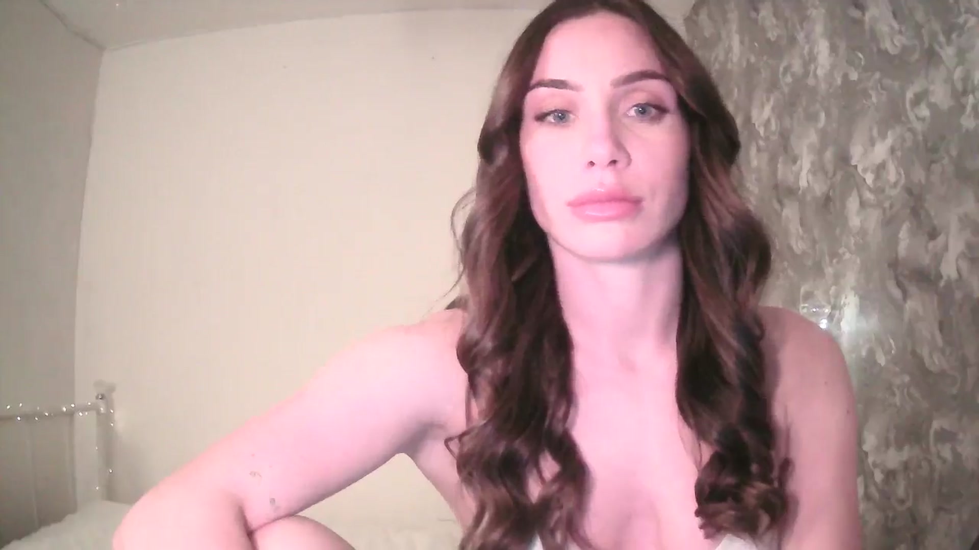 Gallery image thumbnail from English_Lola's myfreecams stream on, 12/28/2024, 22:23 image 18 of 20