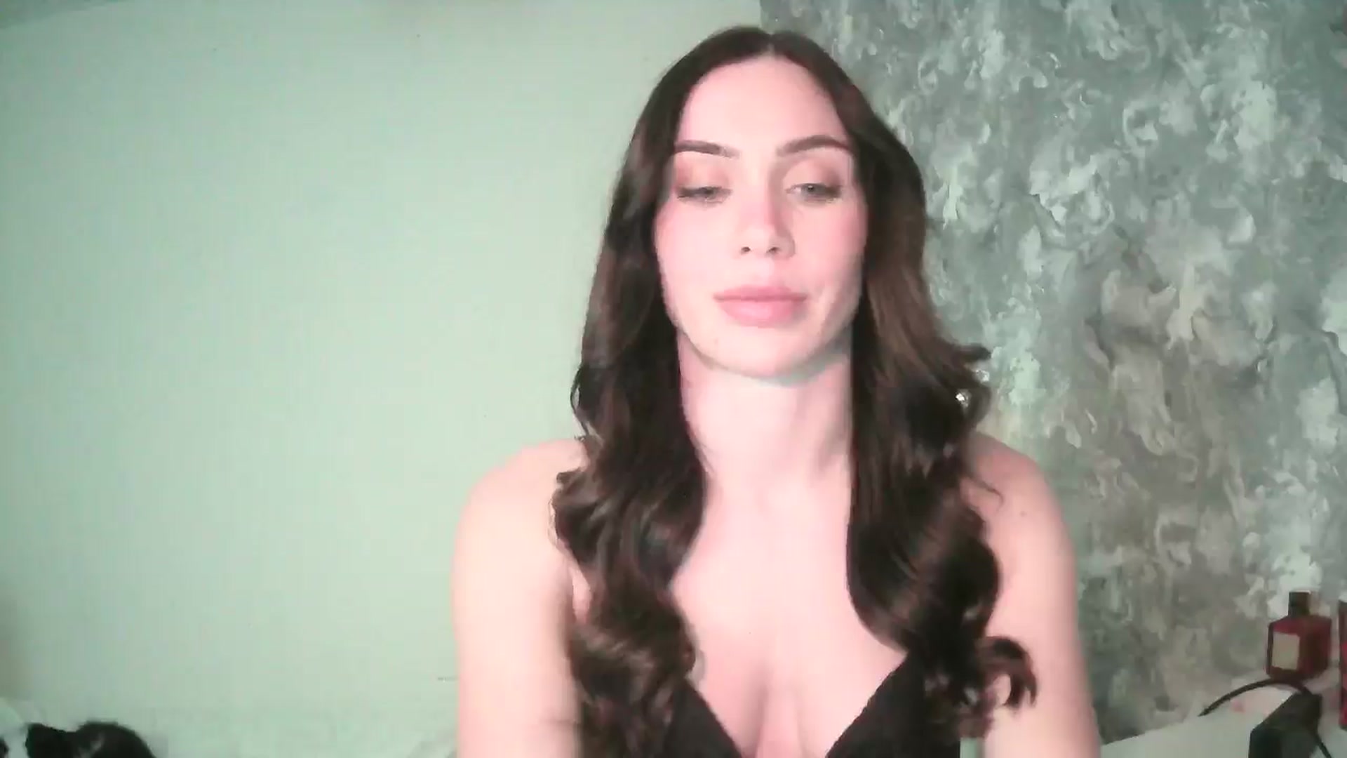 Gallery image thumbnail from English_Lola's myfreecams stream on, 01/18/2025, 19:00 image 14 of 20