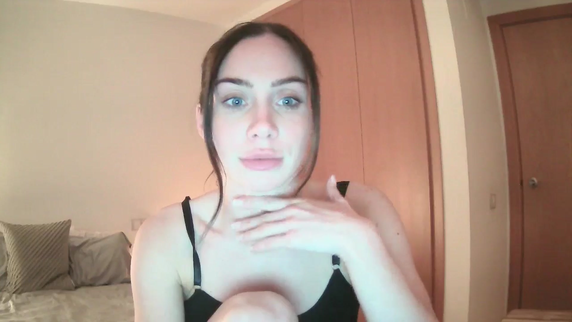 Gallery image thumbnail from English_Lola's myfreecams stream on, 02/21/2025, 18:39 image 9 of 20