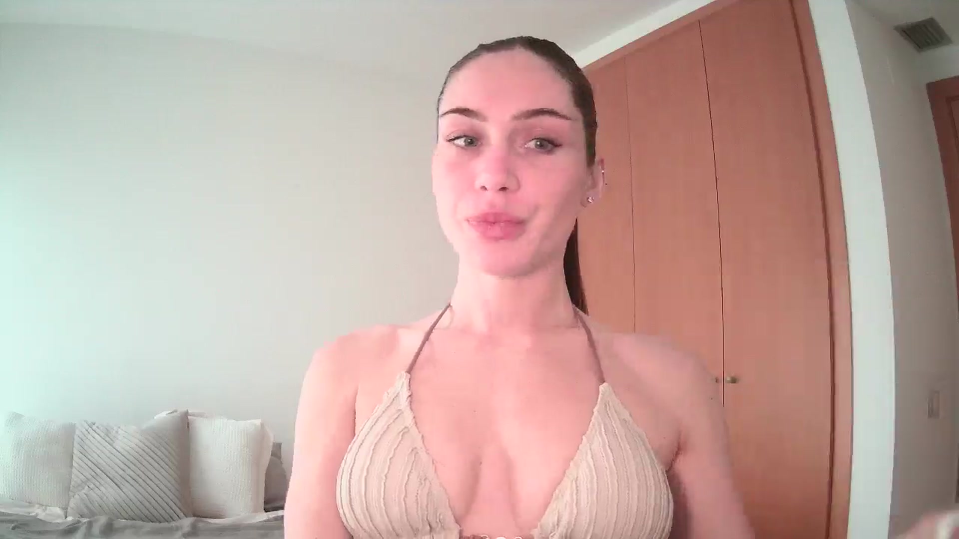Gallery image thumbnail from English_Lola's myfreecams stream on, 03/03/2025, 07:45 image 4 of 20