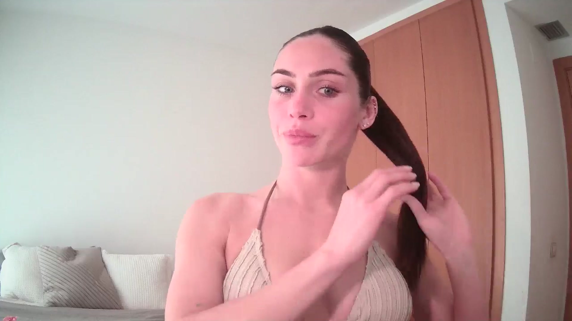 Gallery image thumbnail from English_Lola's myfreecams stream on, 03/03/2025, 12:52 image 10 of 20