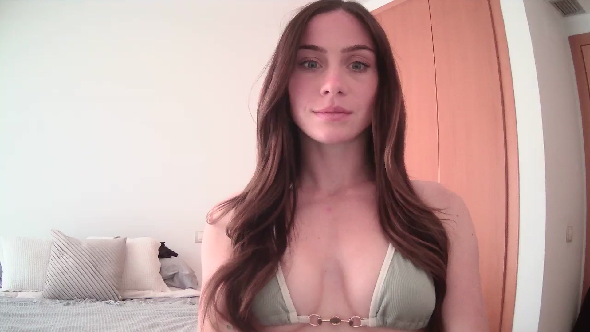Gallery image thumbnail from English_Lola's myfreecams stream on, 04/06/2025, 10:23 image 14 of 20
