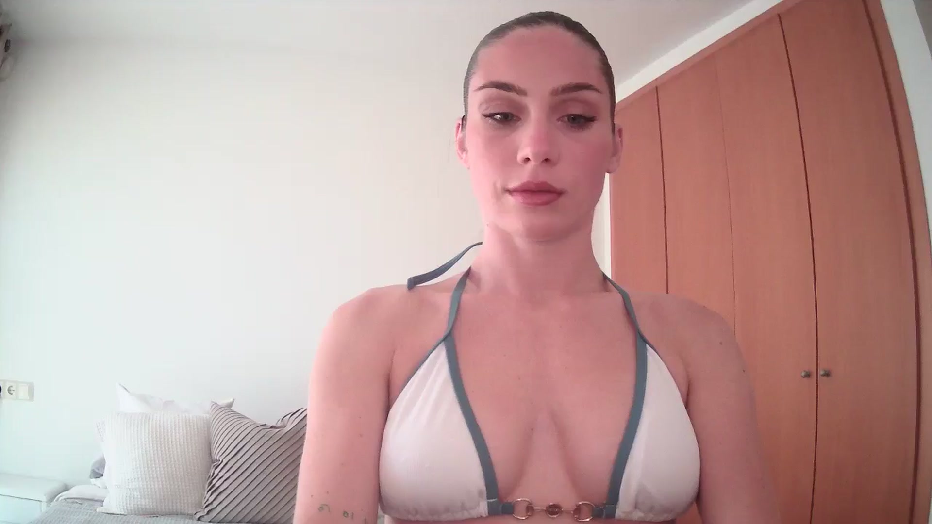Gallery image thumbnail from English_Lola's myfreecams stream on, 04/17/2025, 08:37 image 20 of 20