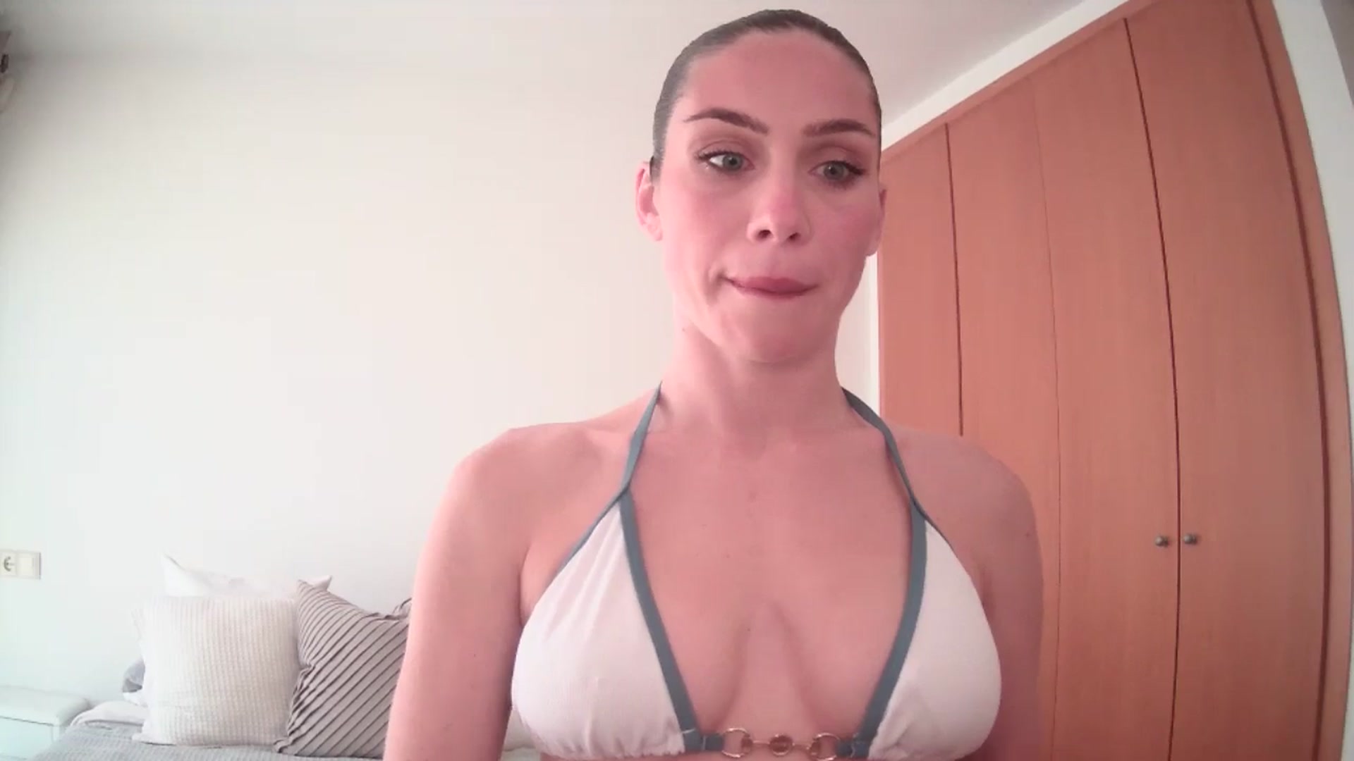 Gallery image thumbnail from English_Lola's myfreecams stream on, 04/17/2025, 08:37 image 11 of 20