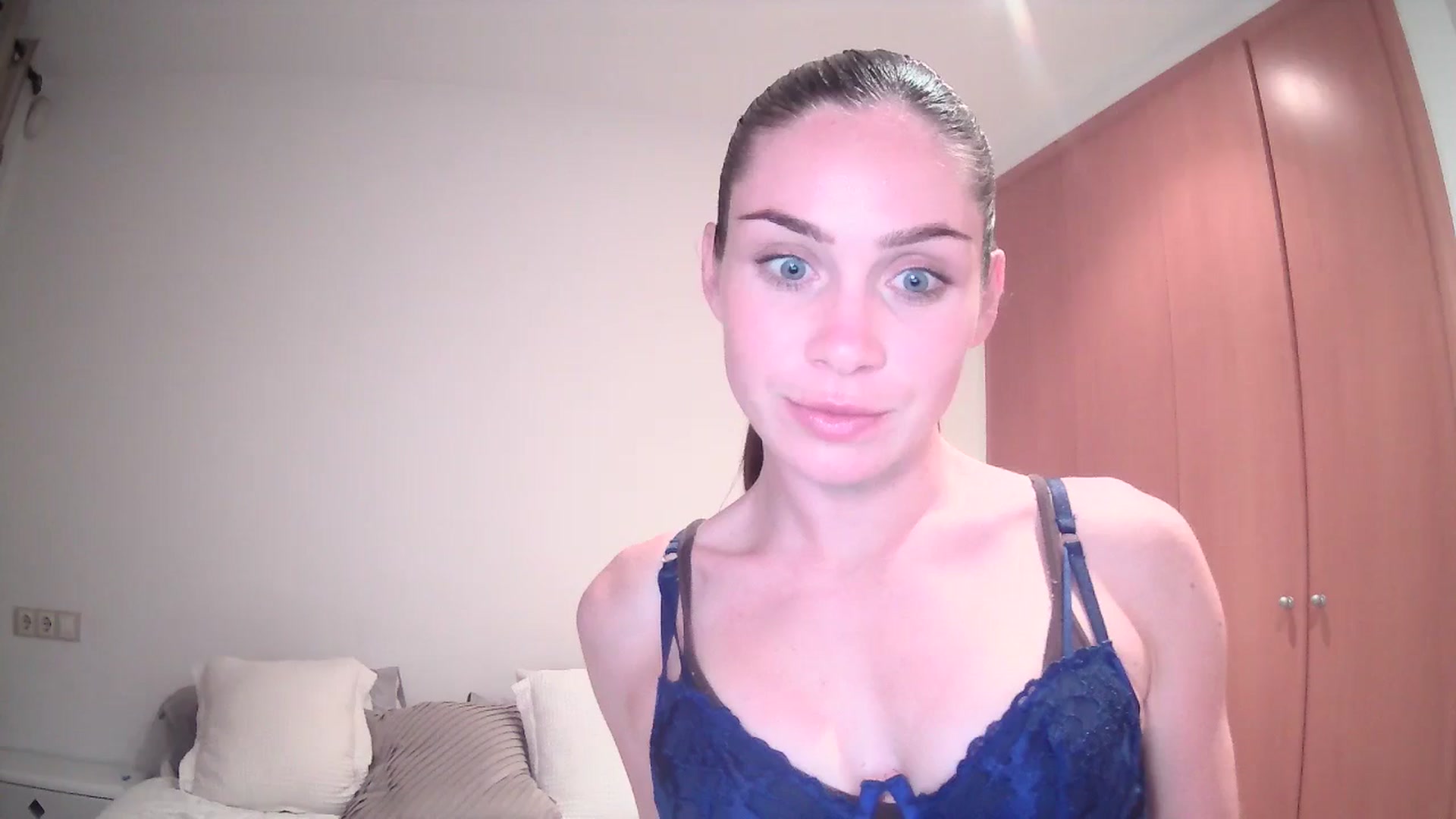 Gallery image thumbnail from English_Lola's myfreecams stream on, 04/30/2025, 19:23 image 14 of 20