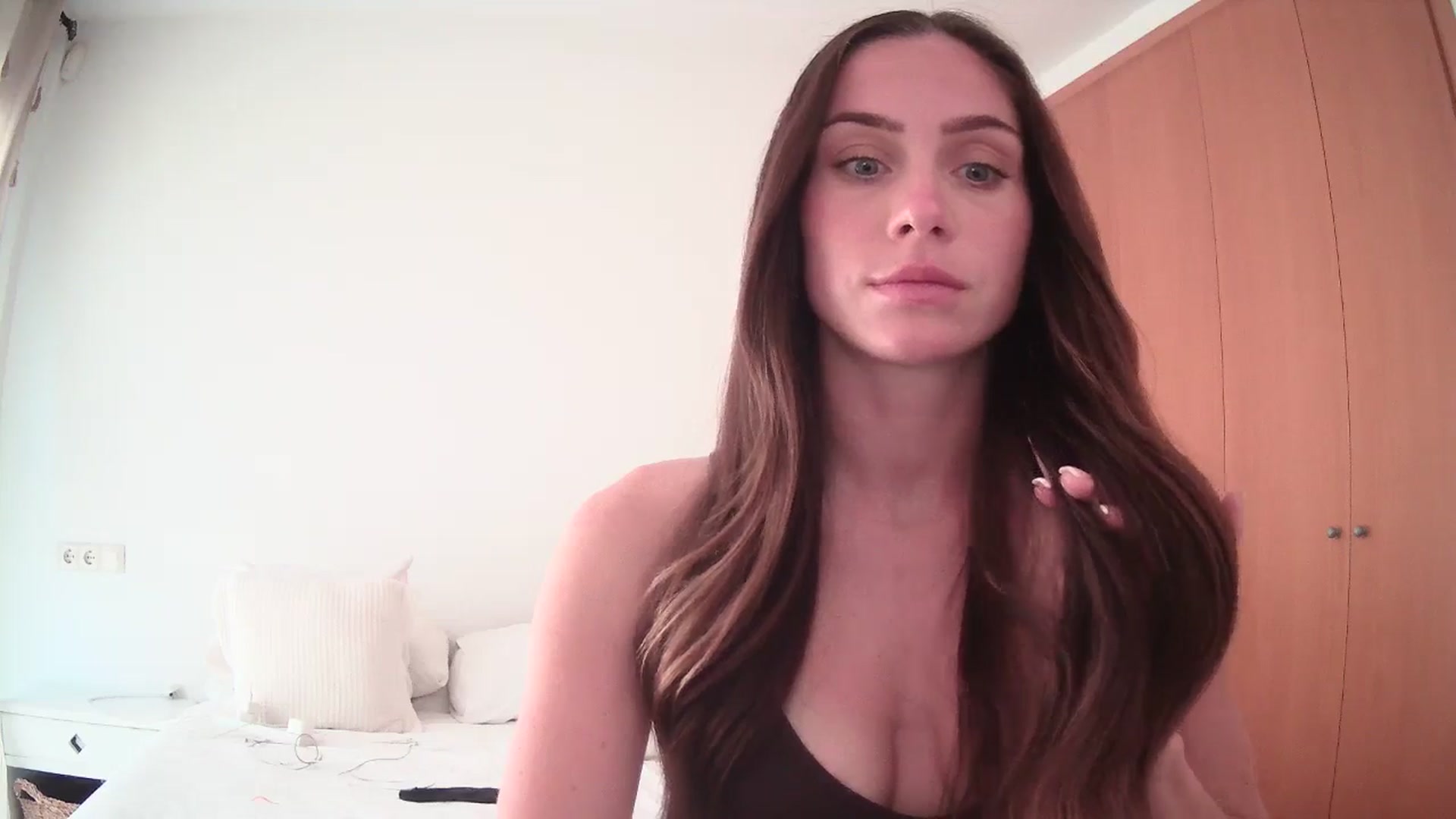Gallery image thumbnail from English_Lola's myfreecams stream on, 05/03/2025, 13:55 image 18 of 20
