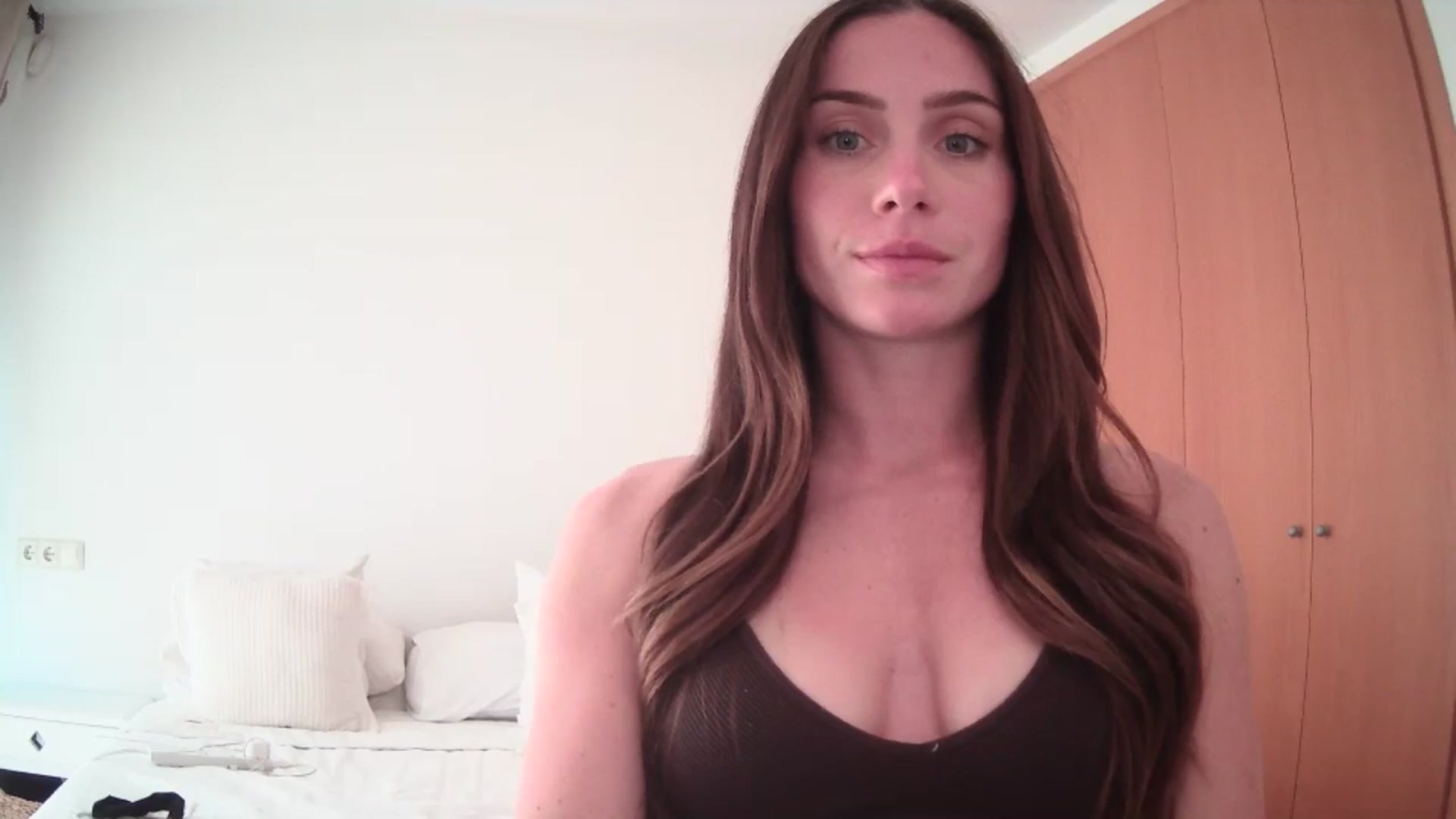 Gallery image thumbnail from English_Lola's myfreecams stream on, 05/03/2025, 16:28 image 13 of 20