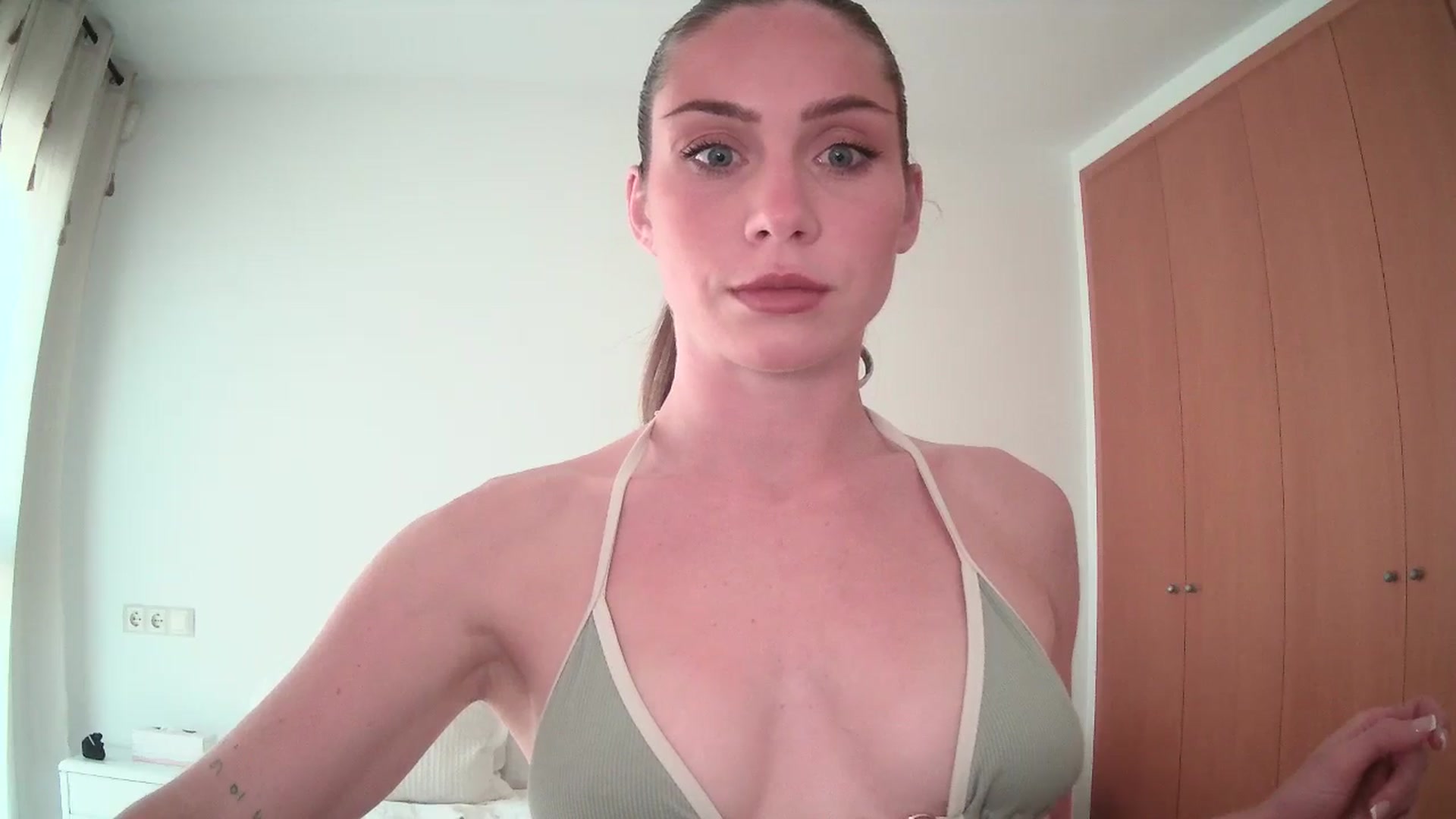 Gallery image thumbnail from English_Lola's myfreecams stream on, 05/07/2025, 17:55 image 15 of 20