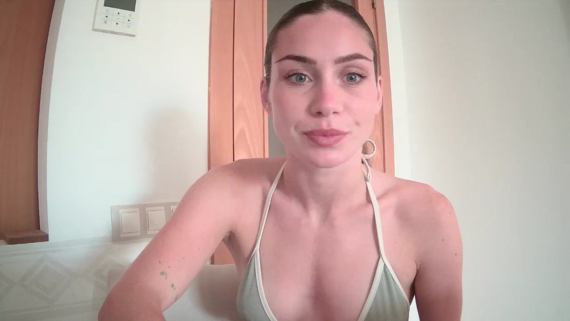 Gallery image thumbnail from English_Lola's myfreecams stream on, 05/10/2025, 08:37 image 10 of 20