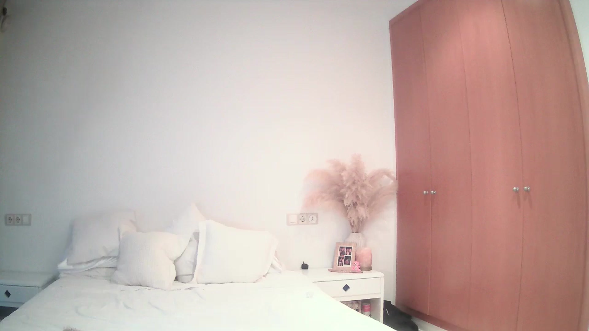 Gallery image thumbnail from English_Lola's myfreecams stream on, 05/26/2025, 19:37 image 15 of 20