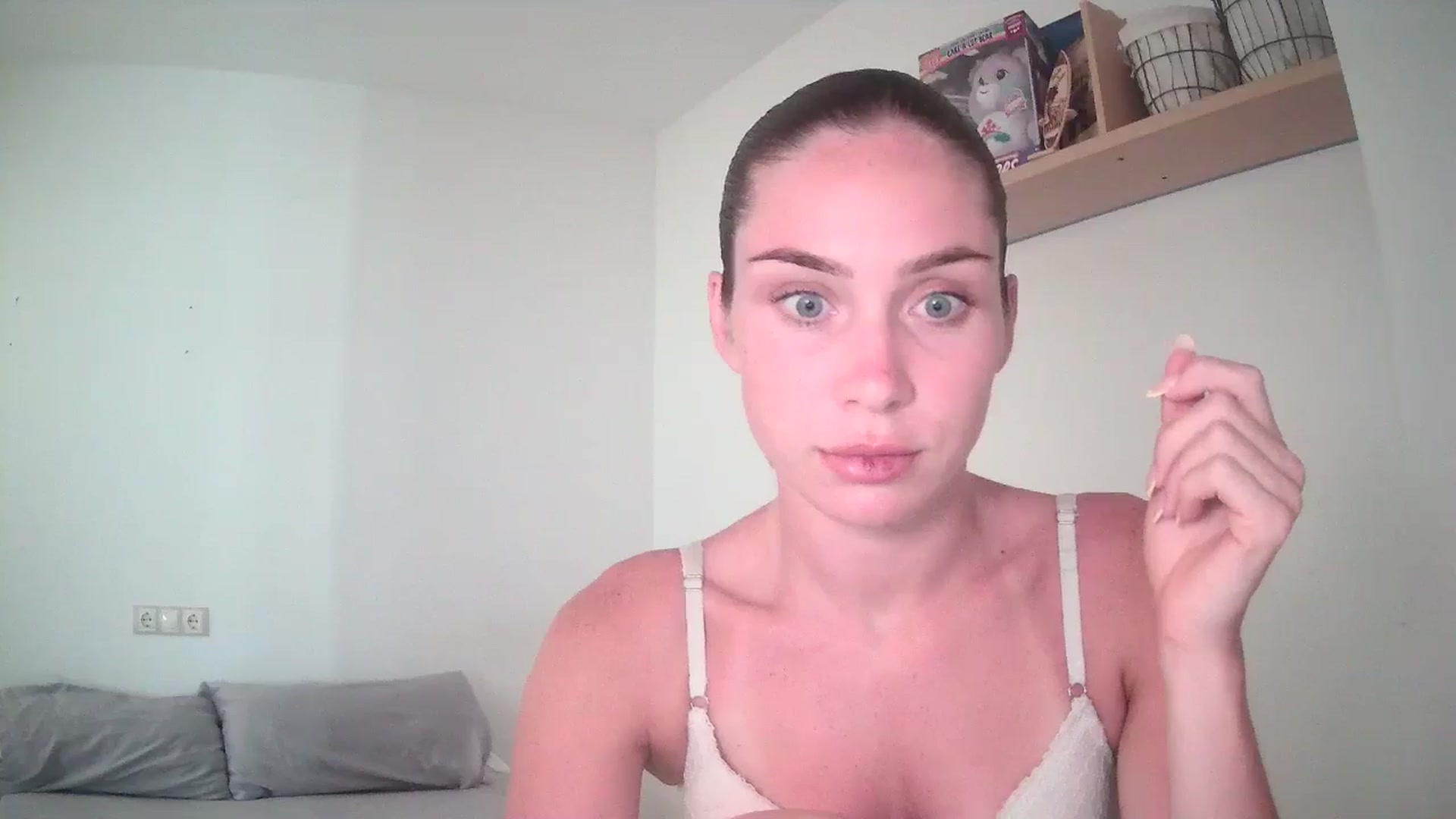 Gallery image thumbnail from English_Lola's myfreecams stream on, 06/09/2025, 16:39 image 7 of 20
