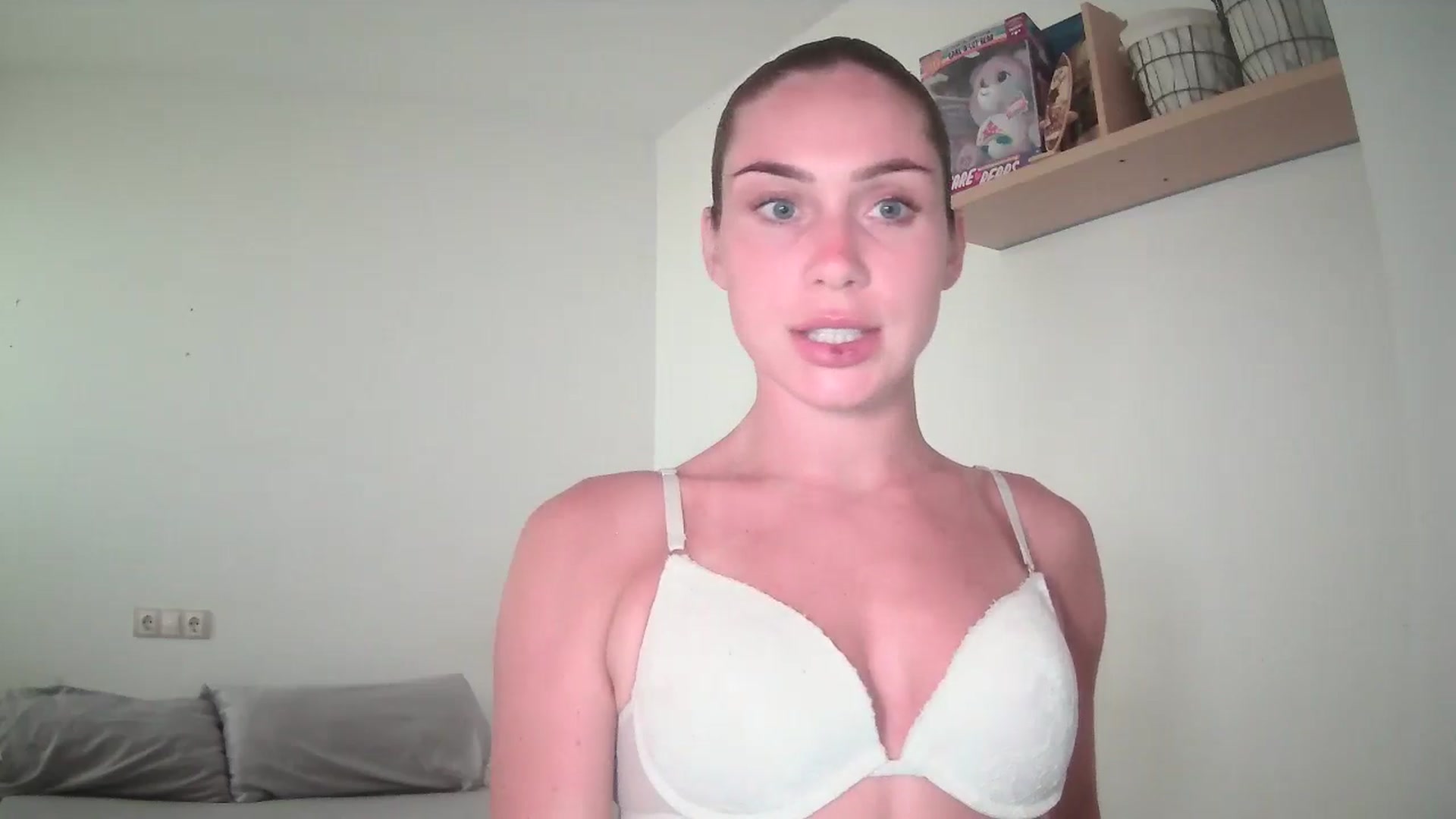 Gallery image thumbnail from English_Lola's myfreecams stream on, 06/09/2025, 16:39 image 19 of 20
