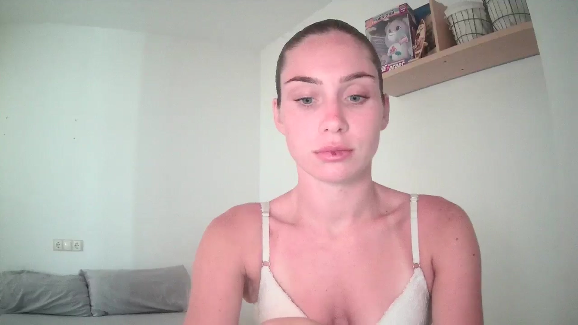 Gallery image thumbnail from English_Lola's myfreecams stream on, 06/09/2025, 16:39 image 4 of 20