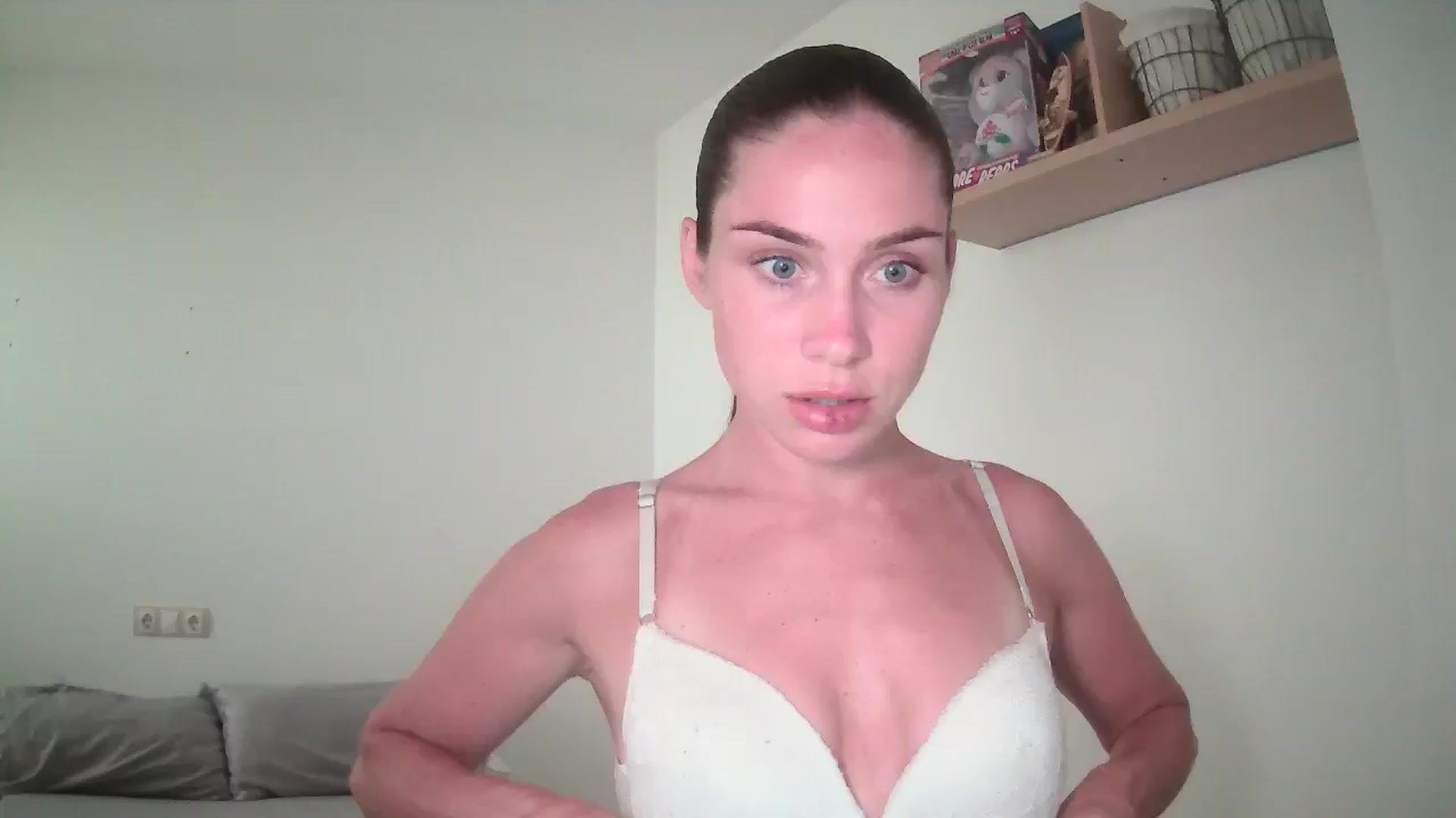 Gallery image thumbnail from English_Lola's myfreecams stream on, 06/09/2025, 16:39 image 9 of 20