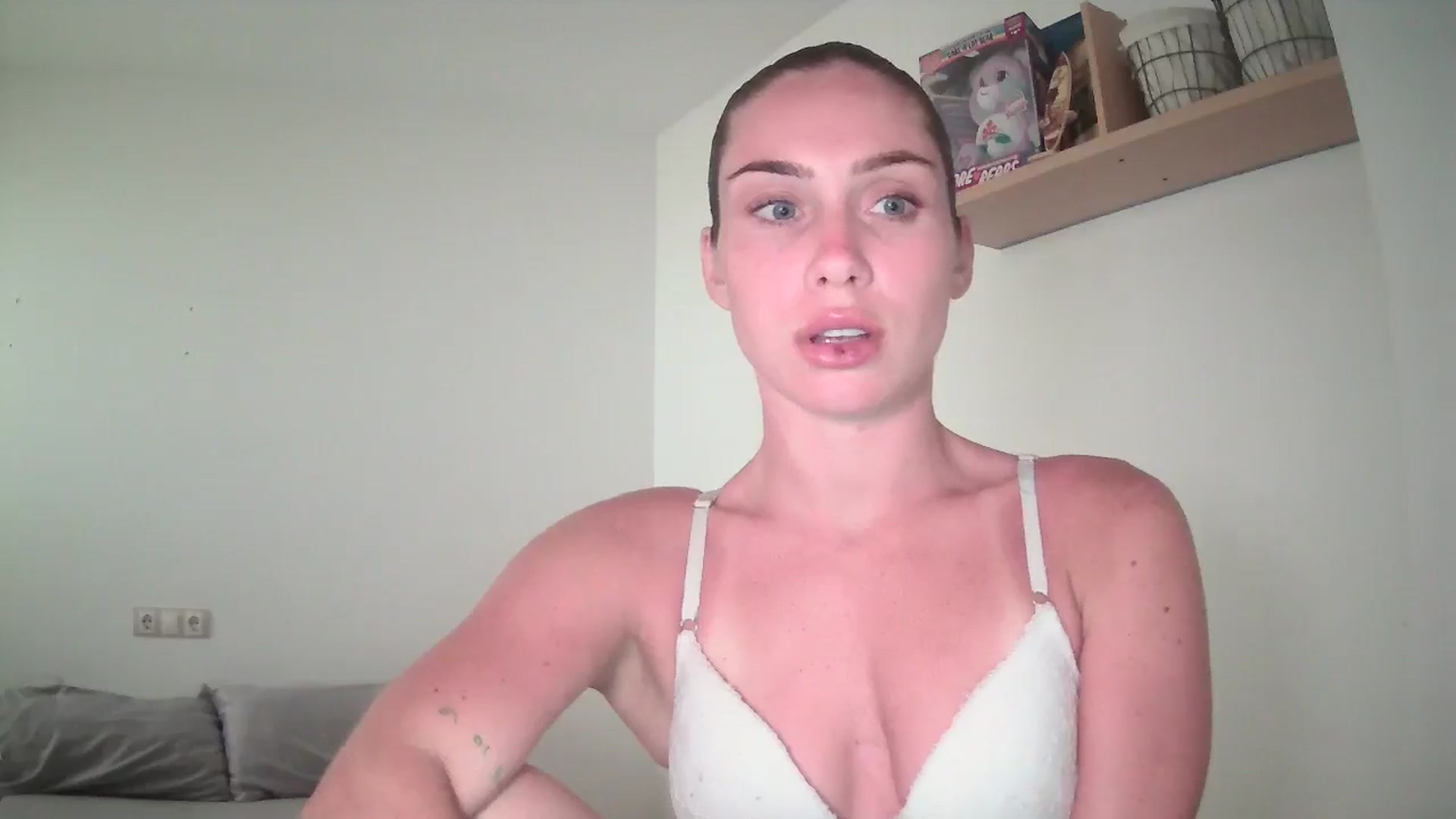 Gallery image thumbnail from English_Lola's myfreecams stream on, 06/09/2025, 16:39 image 12 of 20