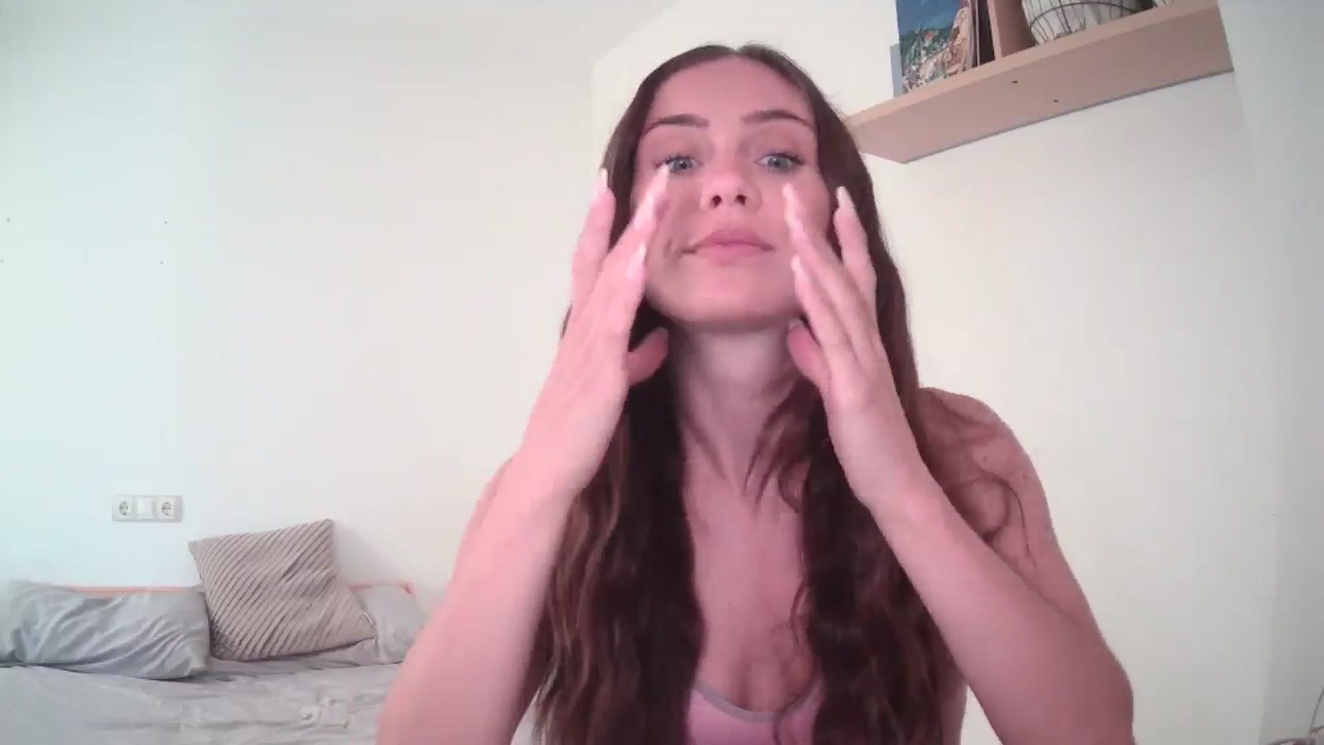 Gallery image thumbnail from English_Lola's myfreecams stream on, 07/09/2025, 10:18 image 14 of 20