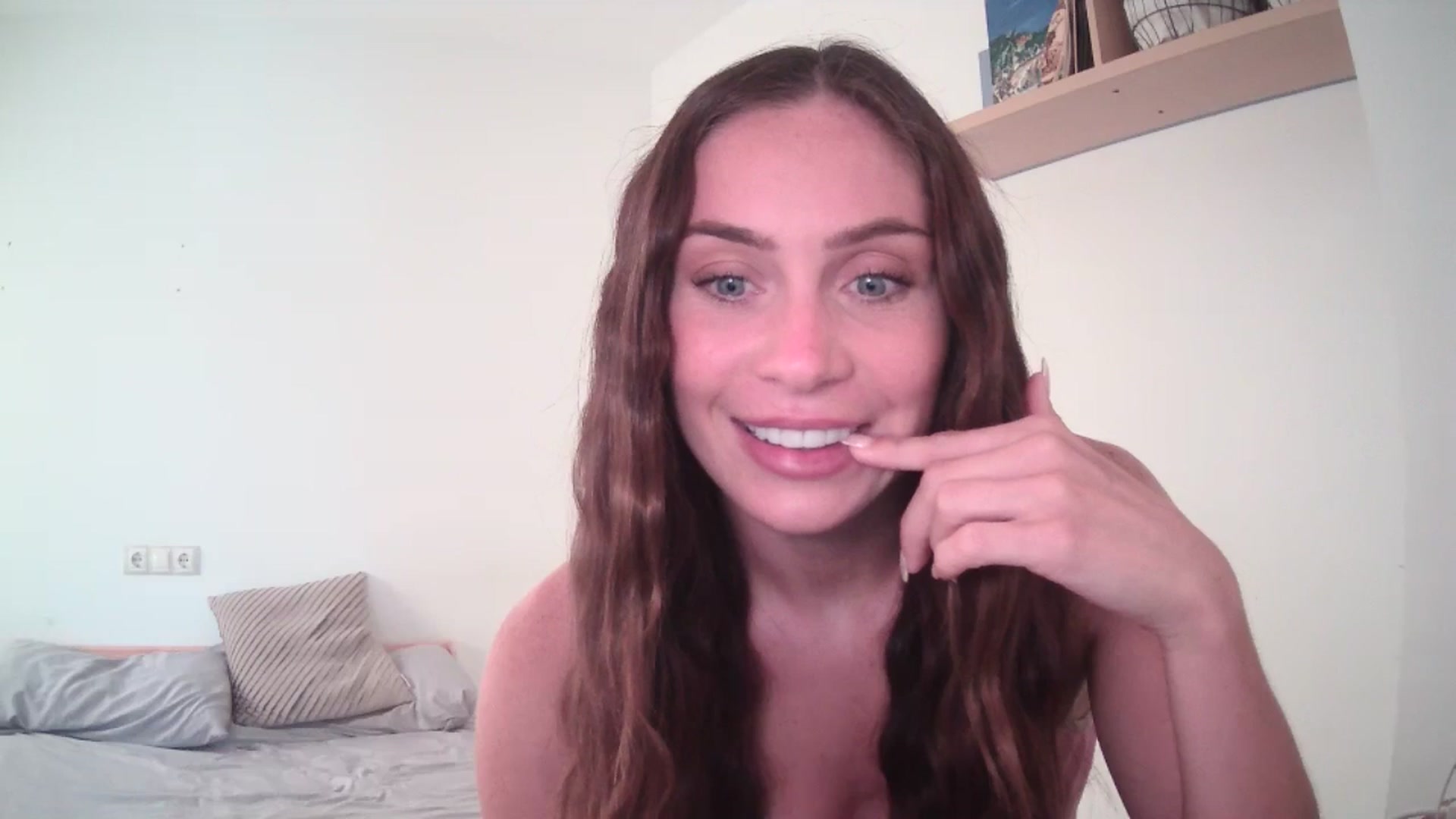 Gallery image thumbnail from English_Lola's myfreecams stream on, 07/09/2025, 10:18 image 5 of 20