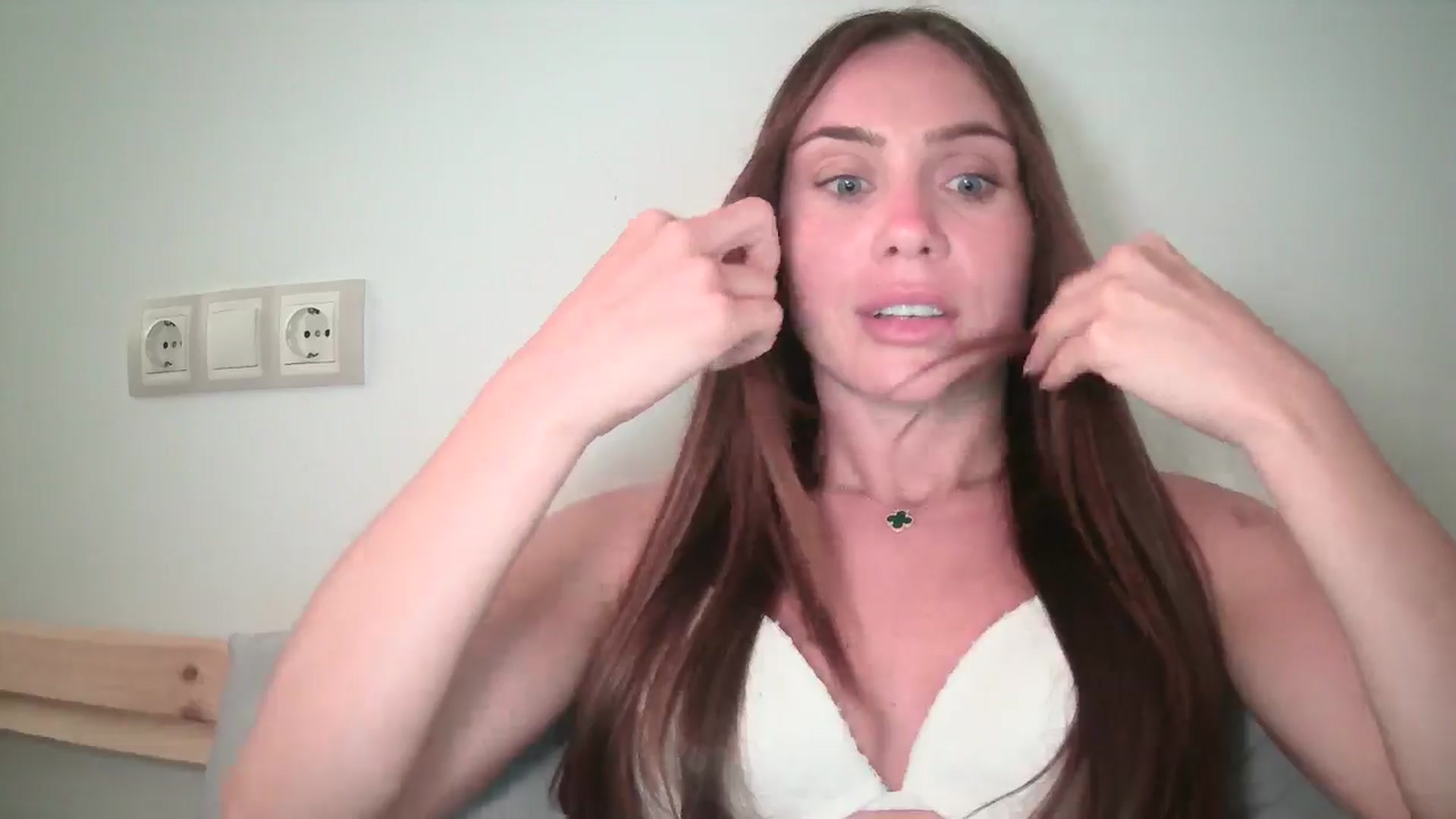 Gallery image thumbnail from English_Lola's myfreecams stream on, 07/12/2025, 15:19 image 18 of 20