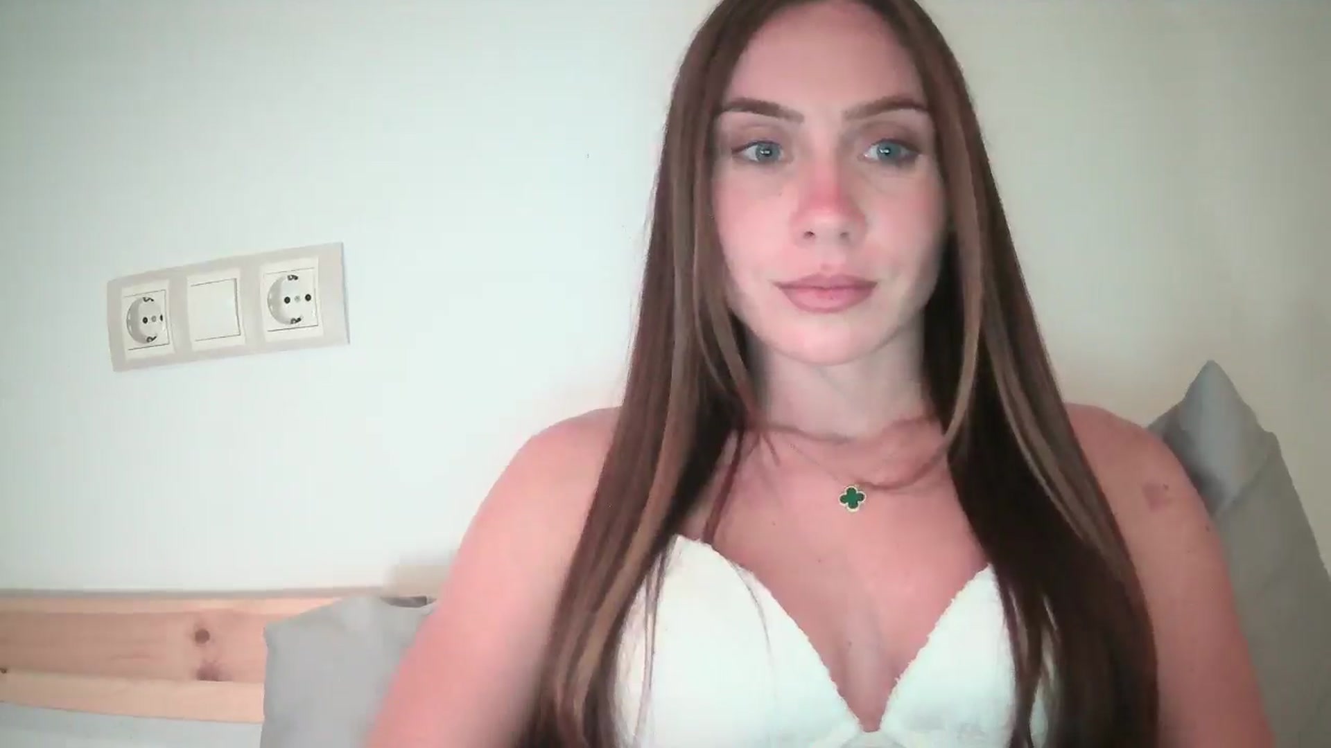 Gallery image thumbnail from English_Lola's myfreecams stream on, 07/12/2025, 17:27 image 14 of 20
