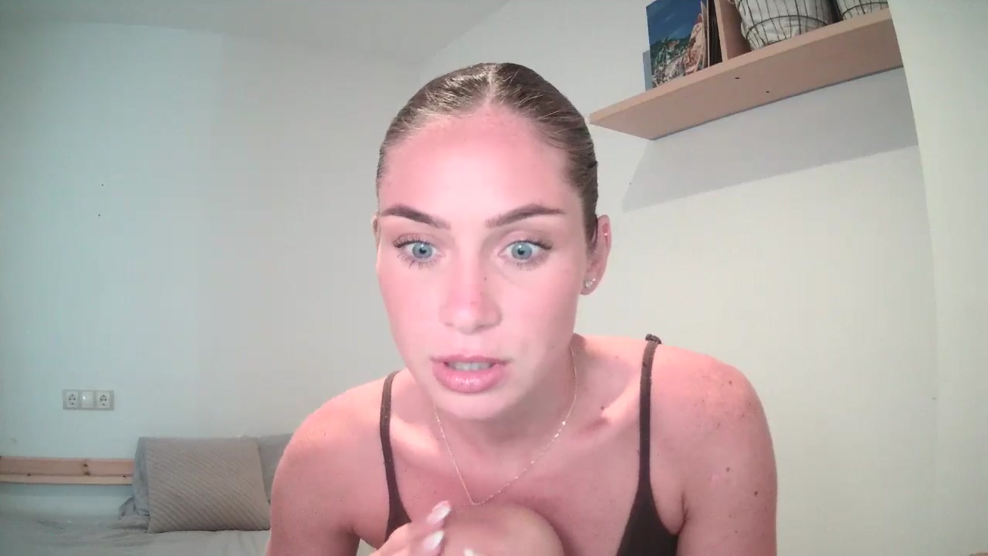 Gallery image thumbnail from English_Lola's myfreecams stream on, 07/25/2025, 15:57 image 4 of 20