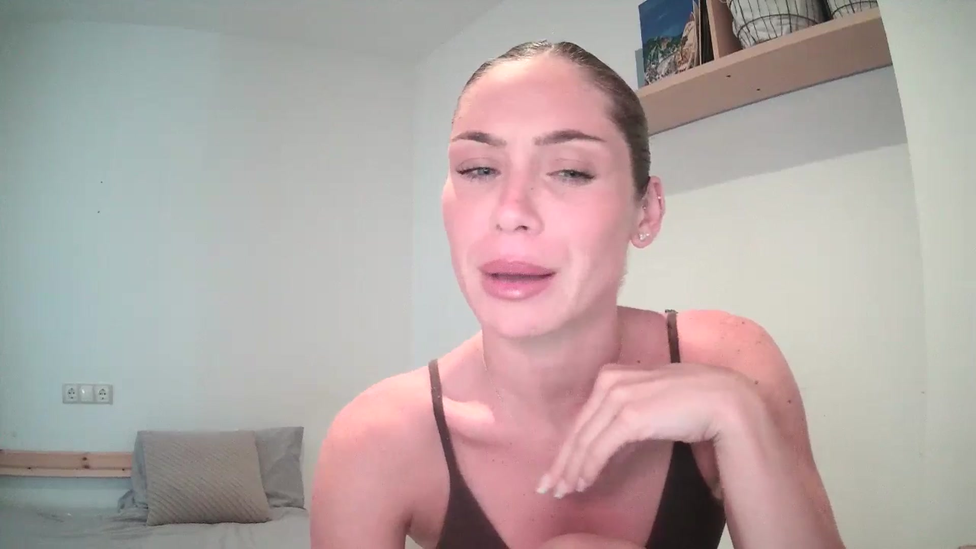 Gallery image thumbnail from English_Lola's myfreecams stream on, 07/25/2025, 15:57 image 3 of 20