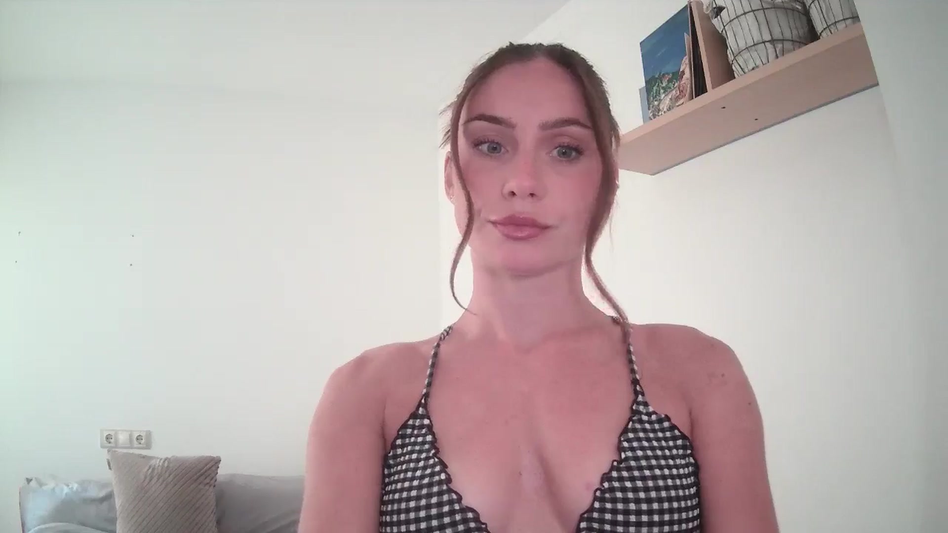 Gallery image thumbnail from English_Lola's myfreecams stream on, 08/04/2025, 08:41 image 18 of 20