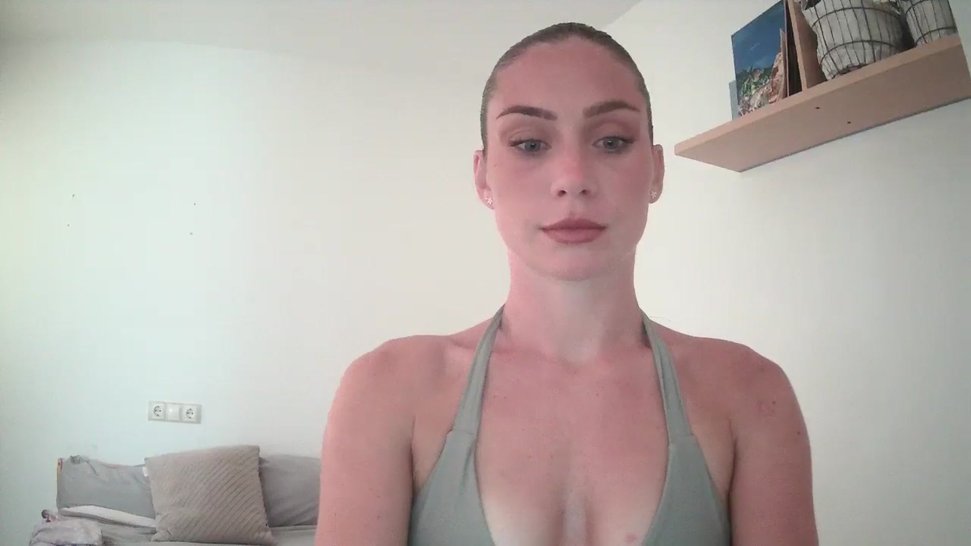 Gallery image thumbnail from English_Lola's myfreecams stream on, 08/06/2025, 13:53 image 4 of 20