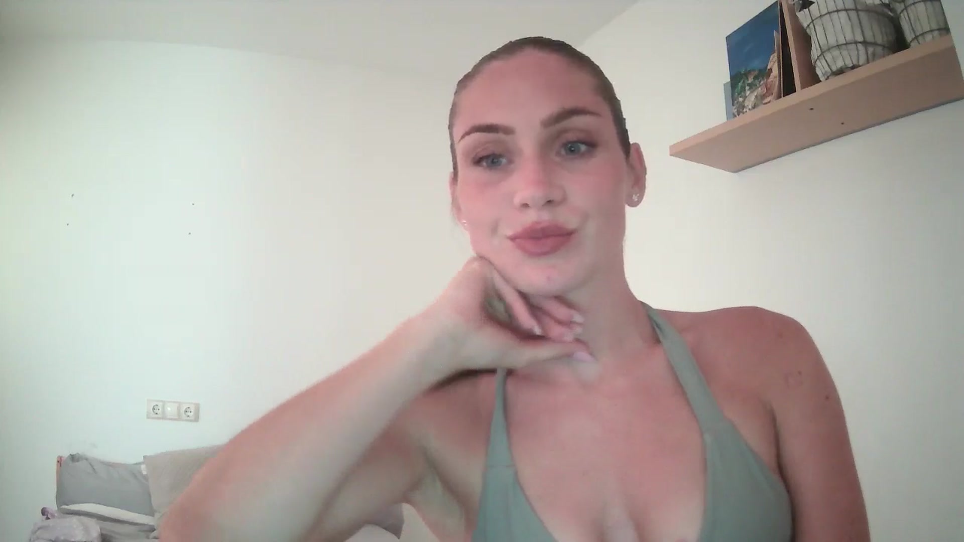 Gallery image thumbnail from English_Lola's myfreecams stream on, 08/06/2025, 17:12 image 10 of 20