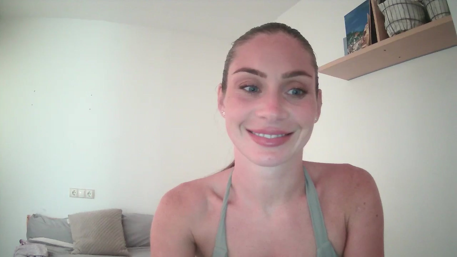 Gallery image thumbnail from English_Lola's myfreecams stream on, 08/06/2025, 17:12 image 16 of 20