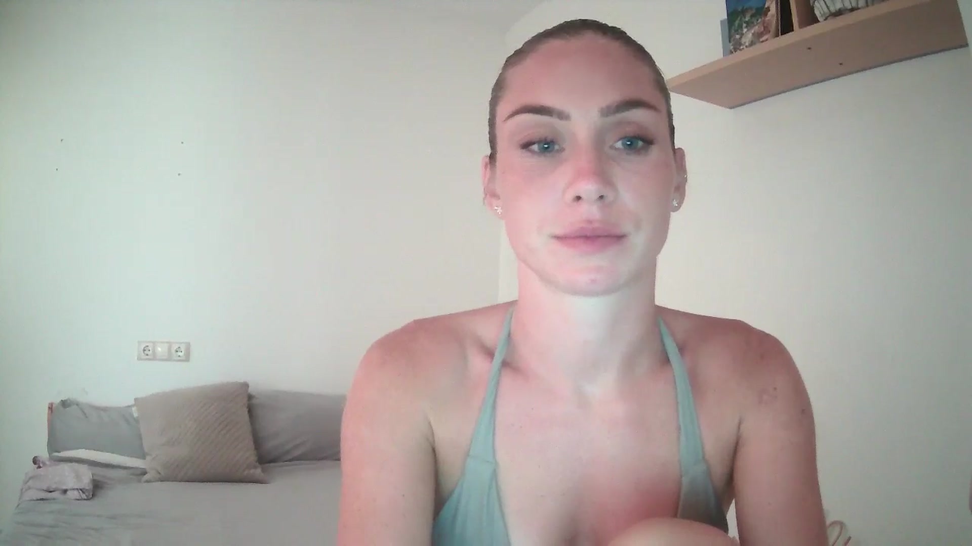Gallery image thumbnail from English_Lola's myfreecams stream on, 08/06/2025, 18:16 image 14 of 20