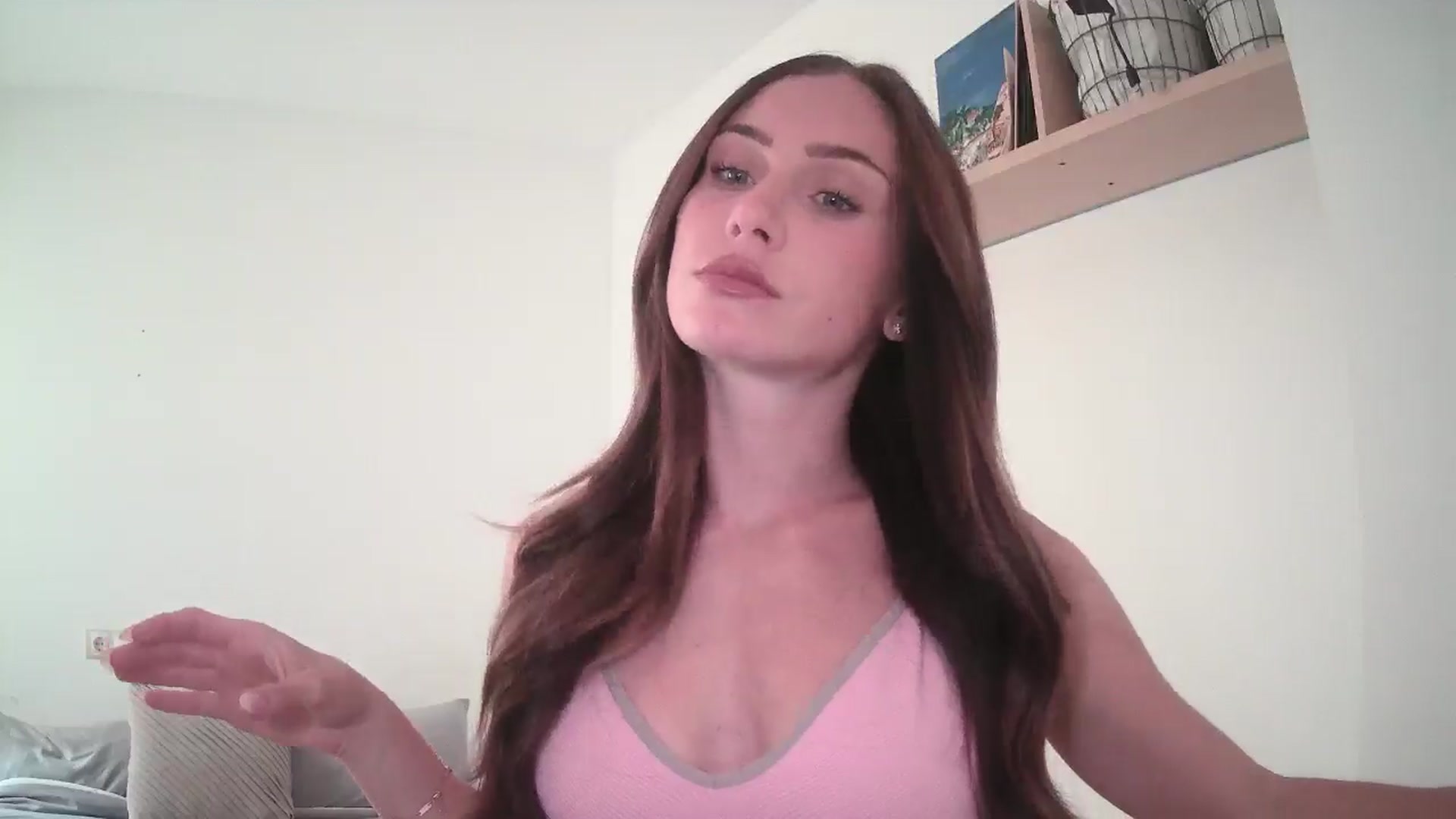 Gallery image thumbnail from English_Lola's myfreecams stream on, 08/07/2025, 09:06 image 4 of 20
