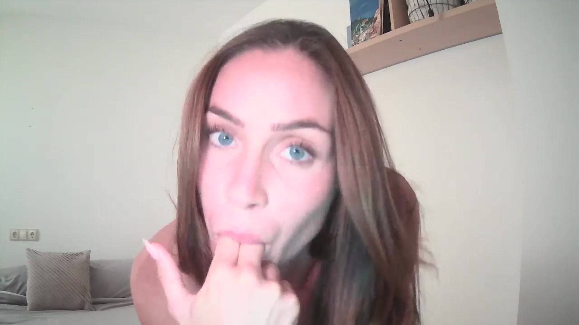 Gallery image thumbnail from English_Lola's myfreecams stream on, 08/07/2025, 11:36 image 11 of 20