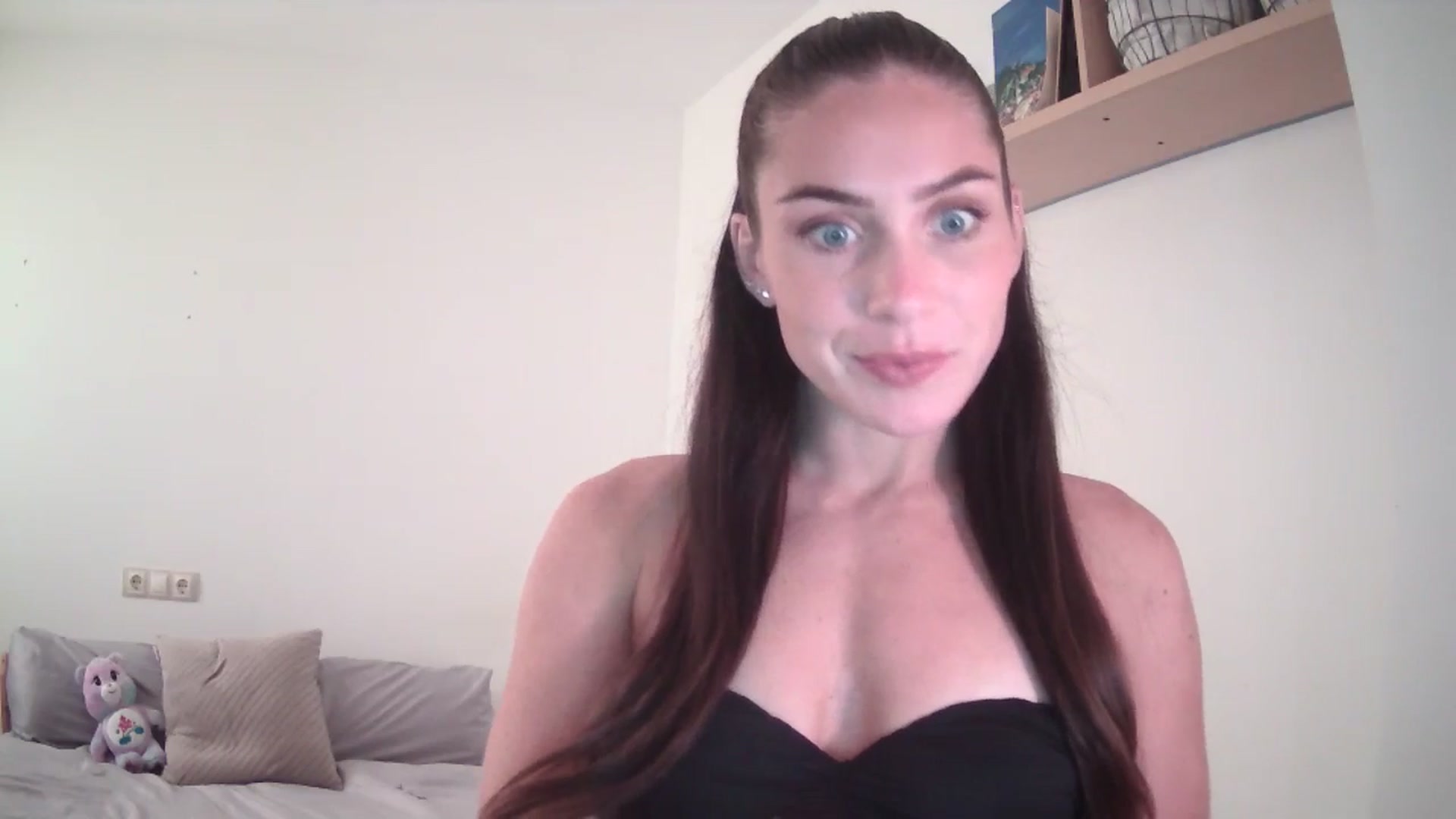 Gallery image thumbnail from English_Lola's myfreecams stream on, 08/28/2025, 12:01 image 16 of 20