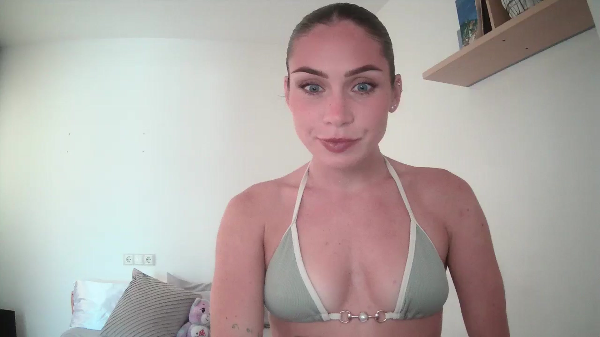 Gallery image thumbnail from English_Lola's myfreecams stream on, 08/29/2025, 10:15 image 9 of 20