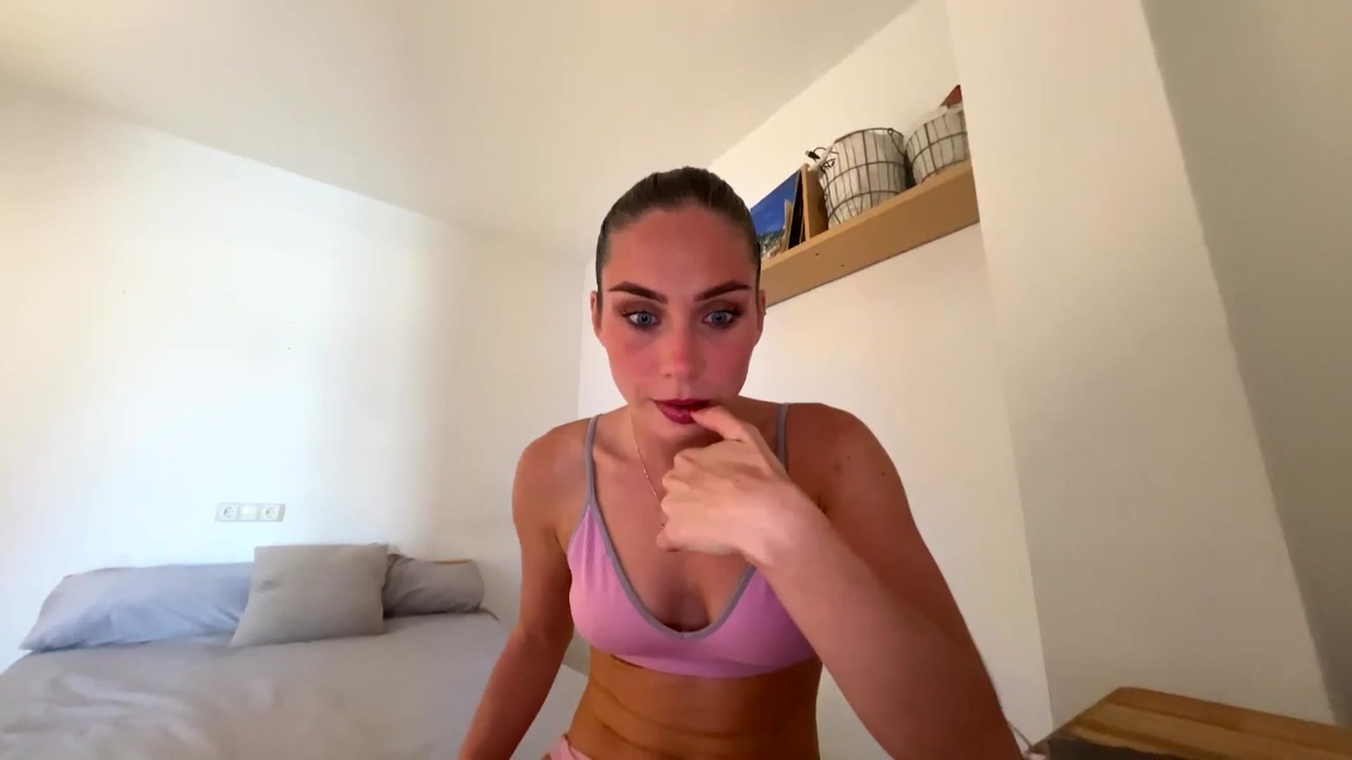 Gallery image thumbnail from English_Lola's myfreecams stream on, 10/07/2025, 13:25 image 13 of 20